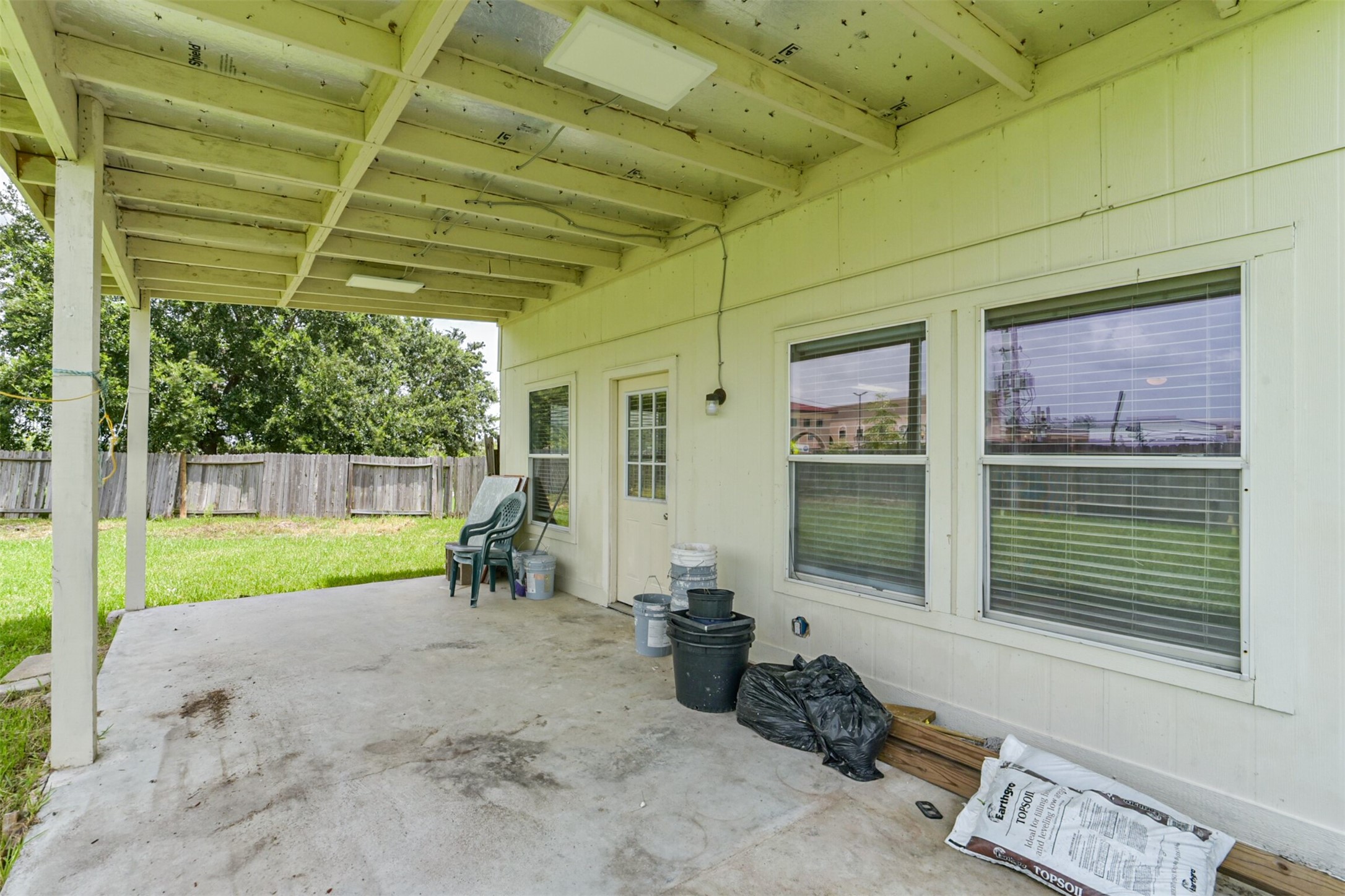 7102 Calix Lane Property Photo 9