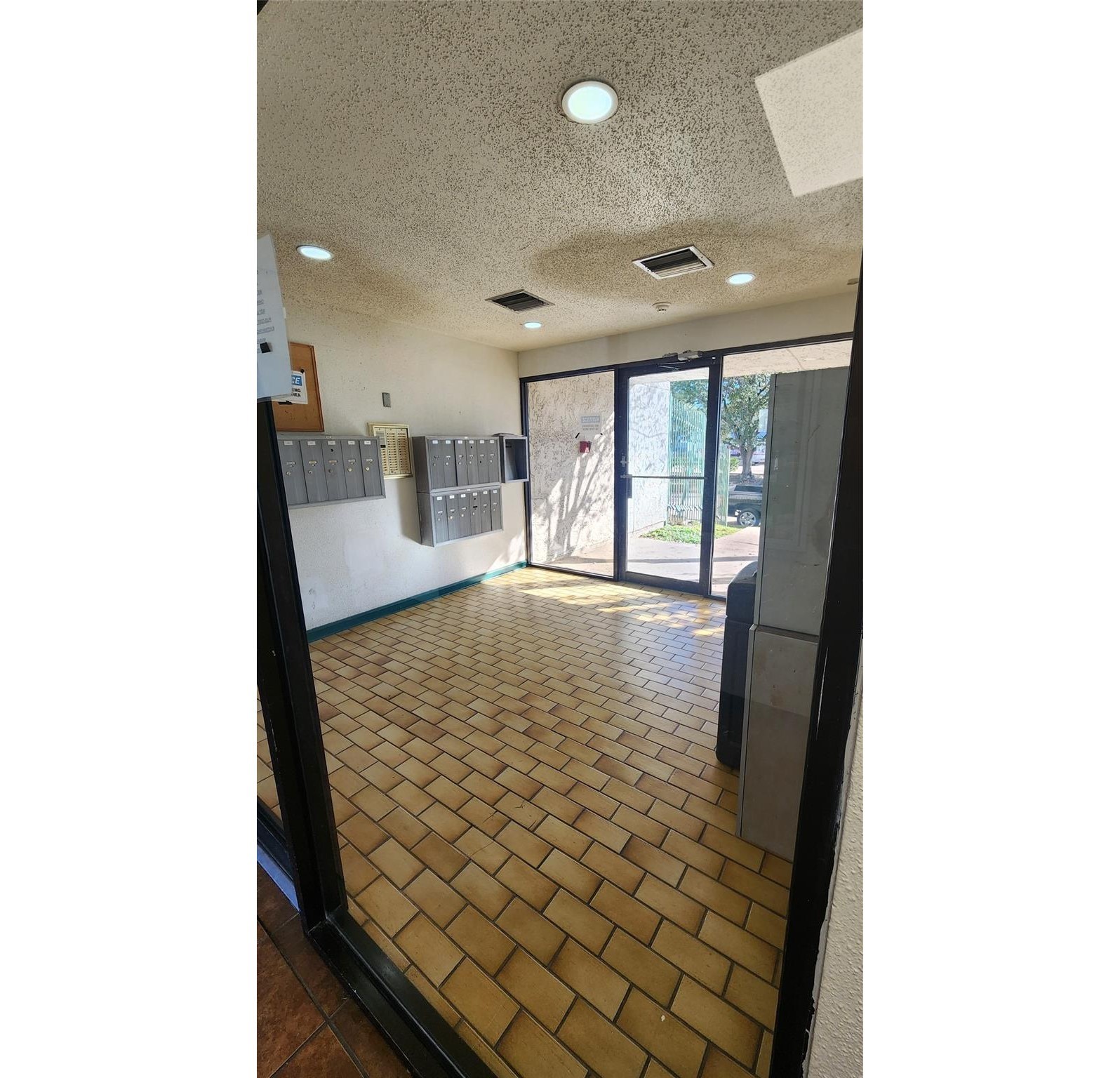 2818 S Bartell Drive 7 Property Photo 3