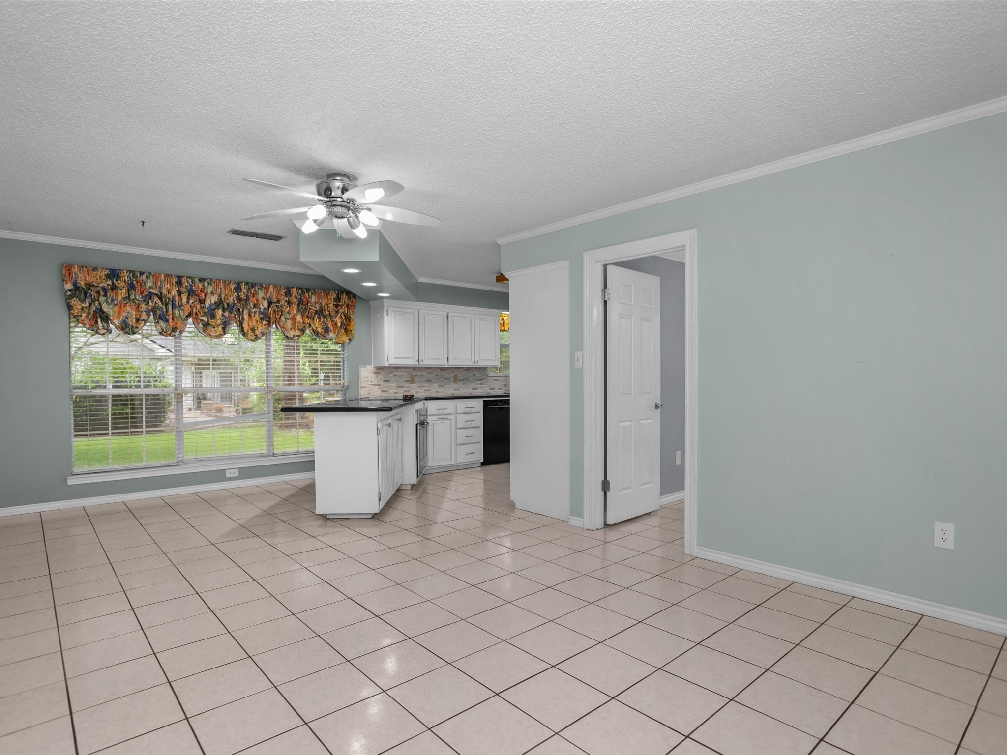 123 Crown Colony Drive Property Photo 12