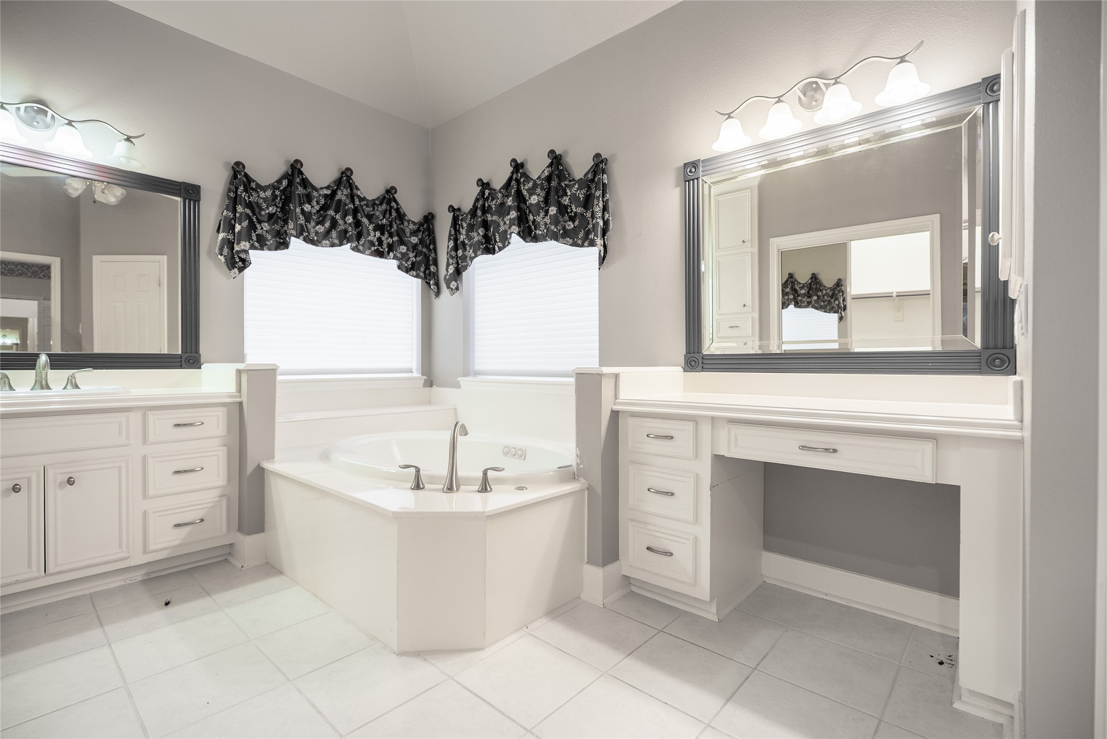 26910 Willow Ln Property Photo 11