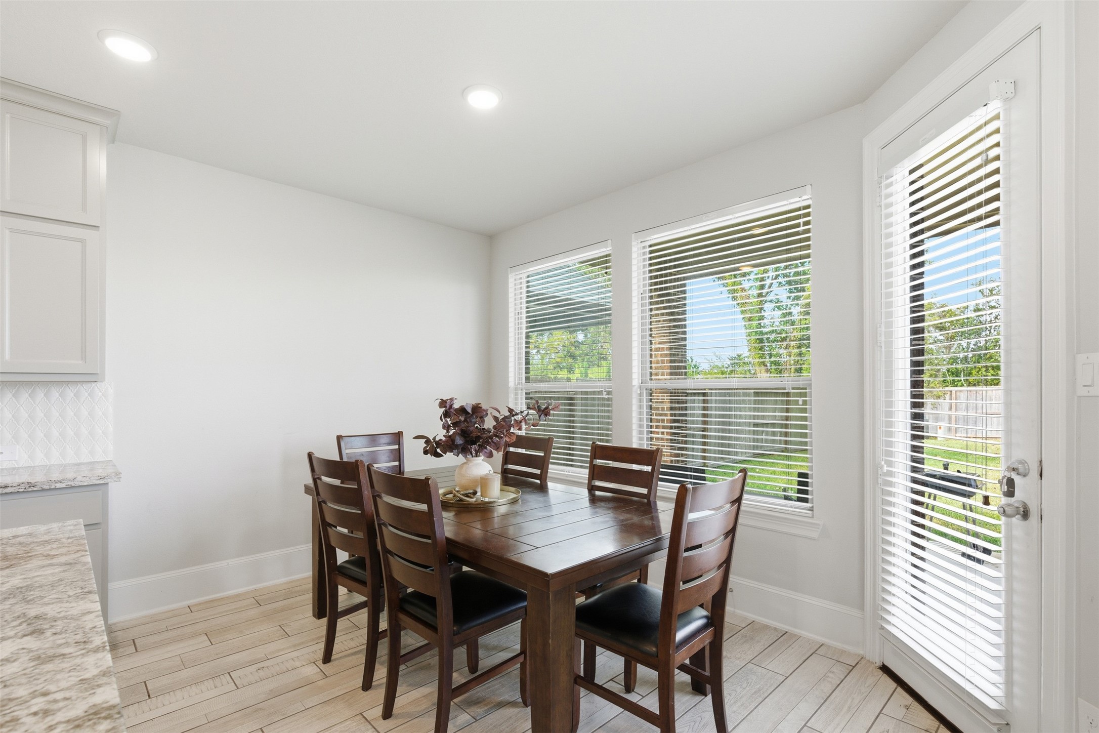 8915 Forest Side Drive Property Photo 10