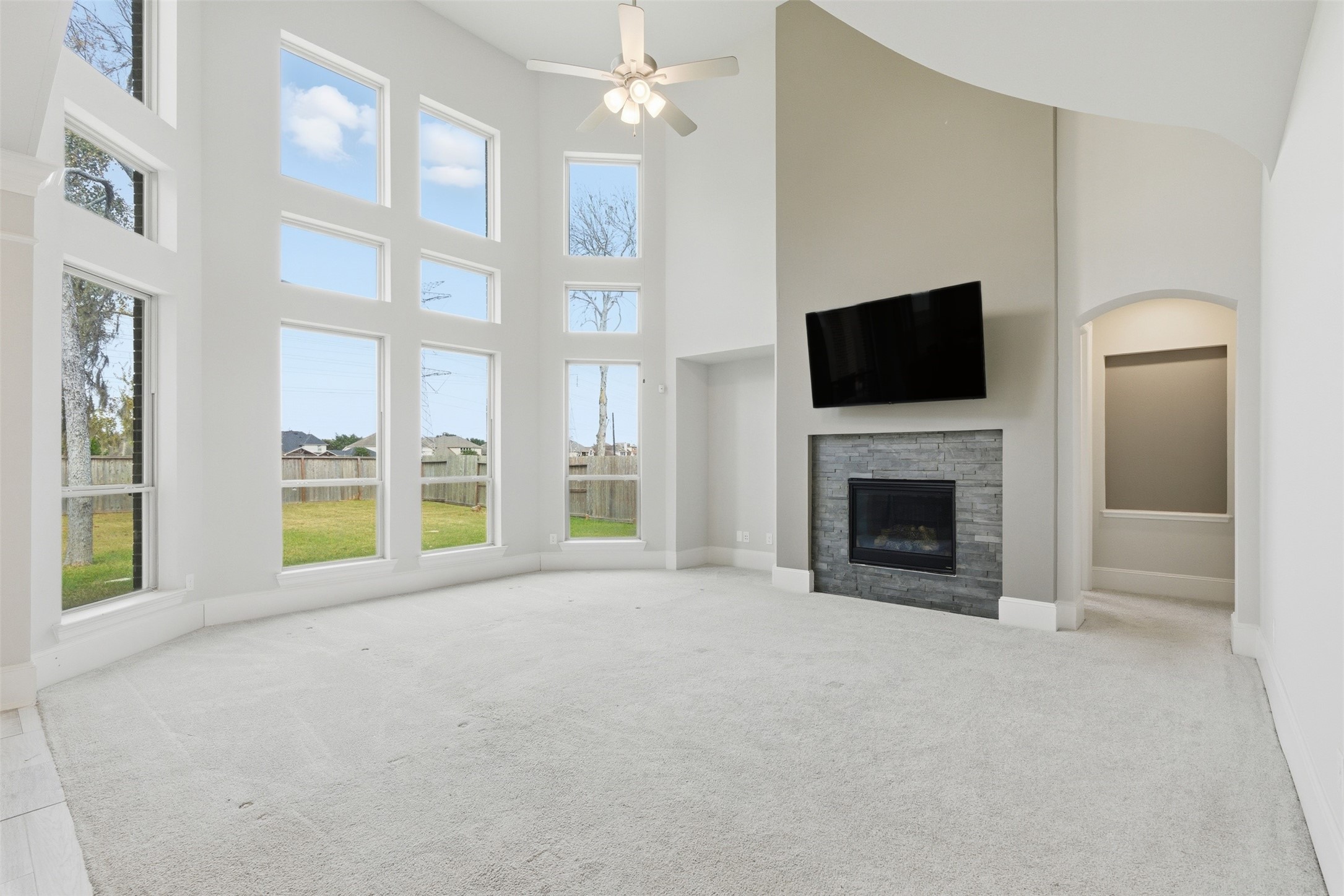 8915 Forest Side Drive Property Photo 13