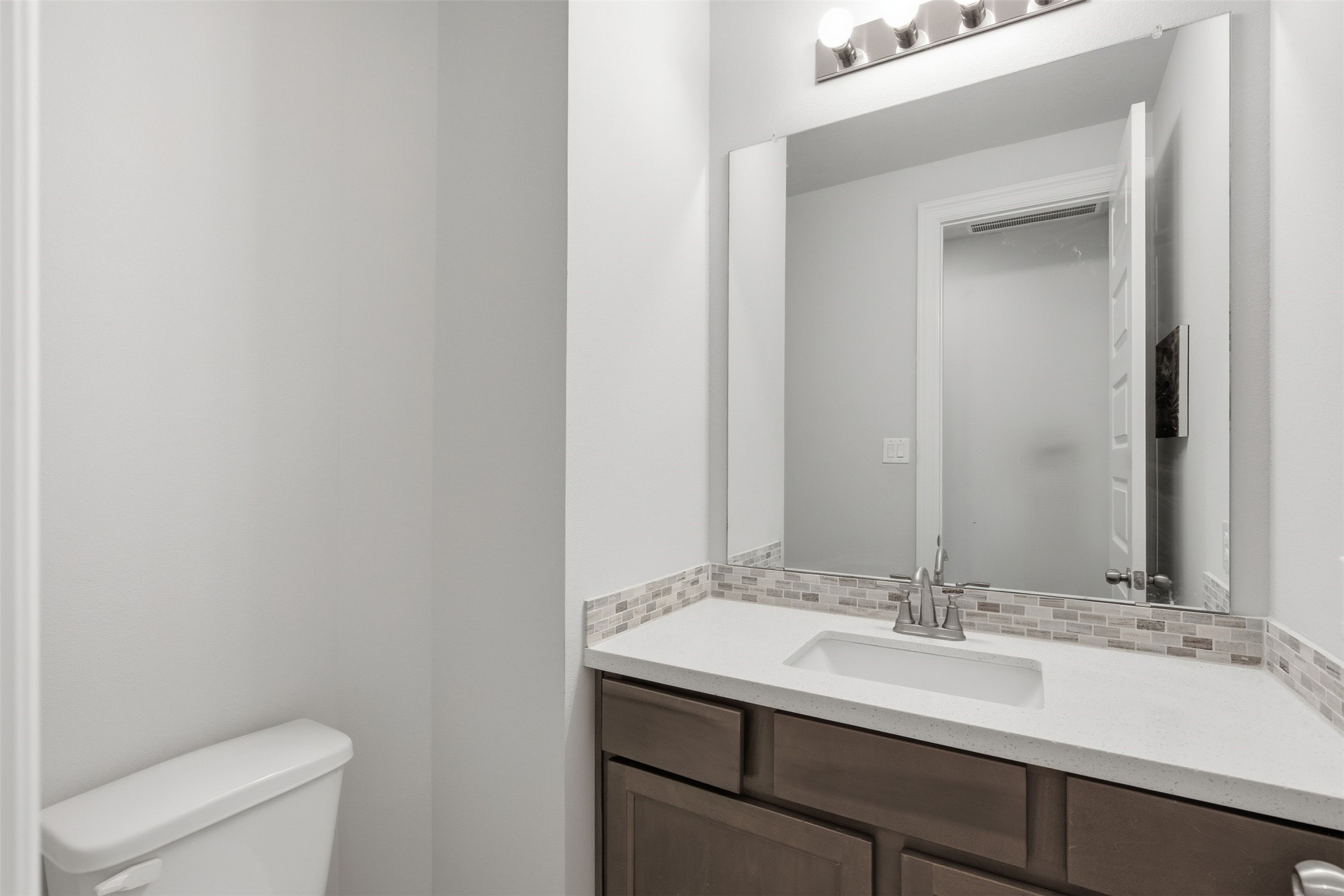 8915 Forest Side Drive Property Photo 23