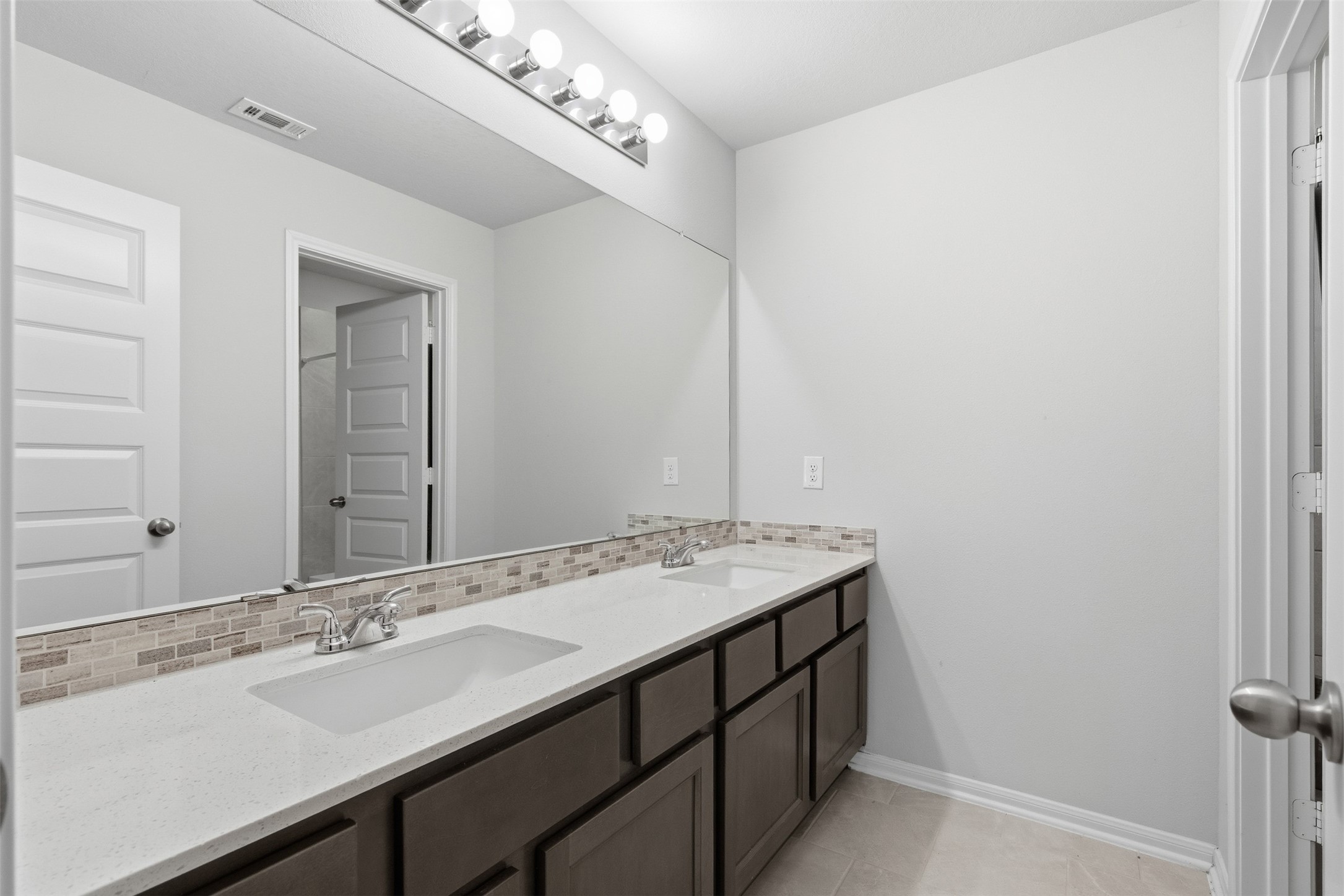 8915 Forest Side Drive Property Photo 29