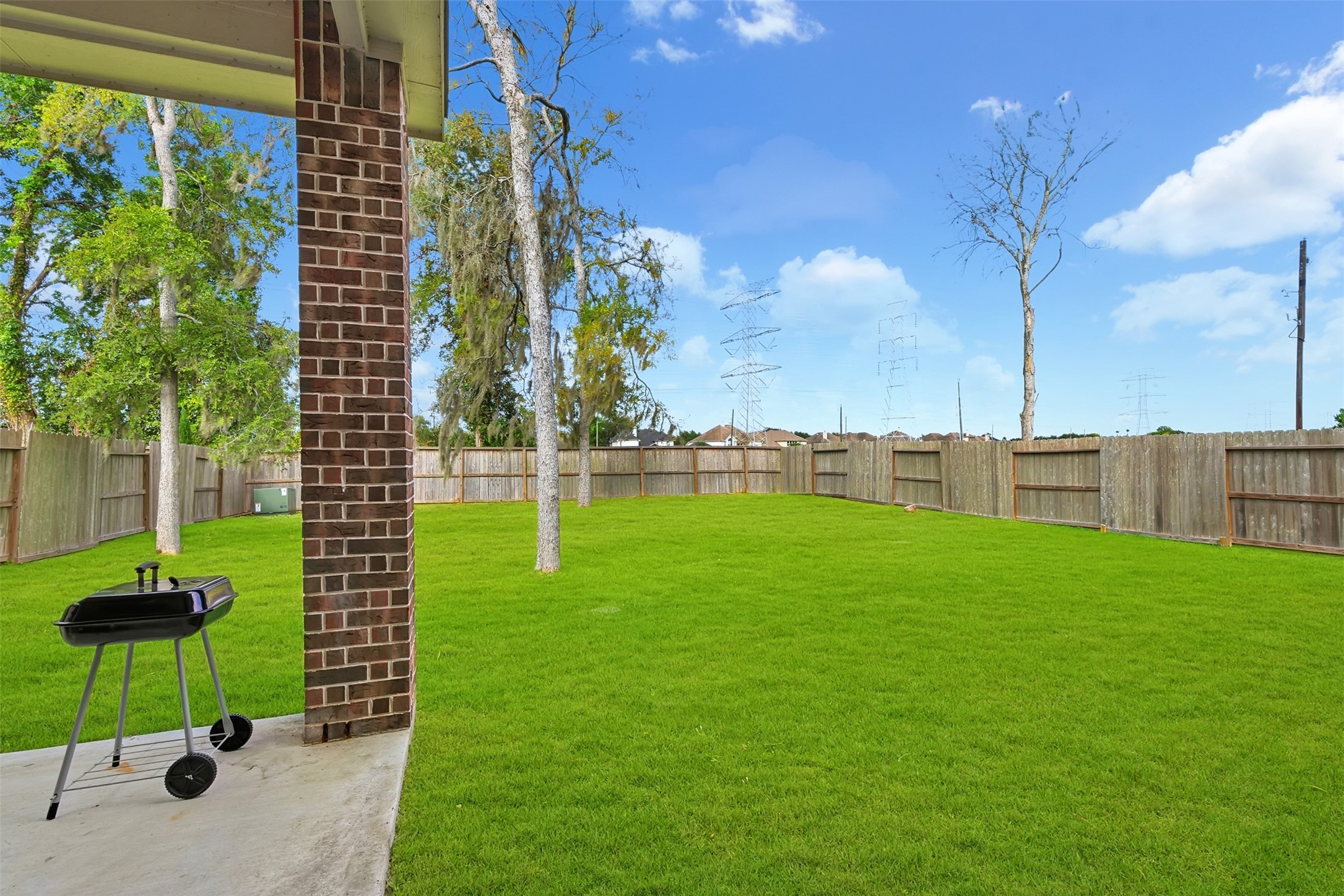 8915 Forest Side Drive Property Photo 39