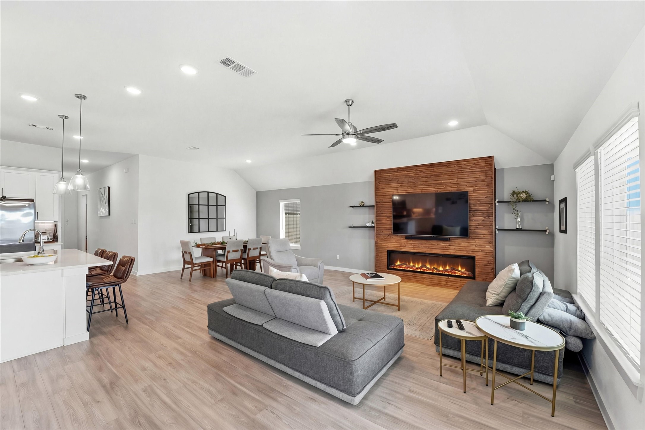 8611 Pier Cove Drive Property Photo 3
