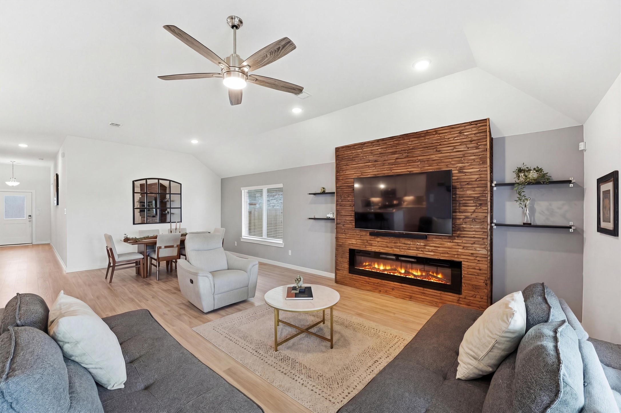 8611 Pier Cove Drive Property Photo 4