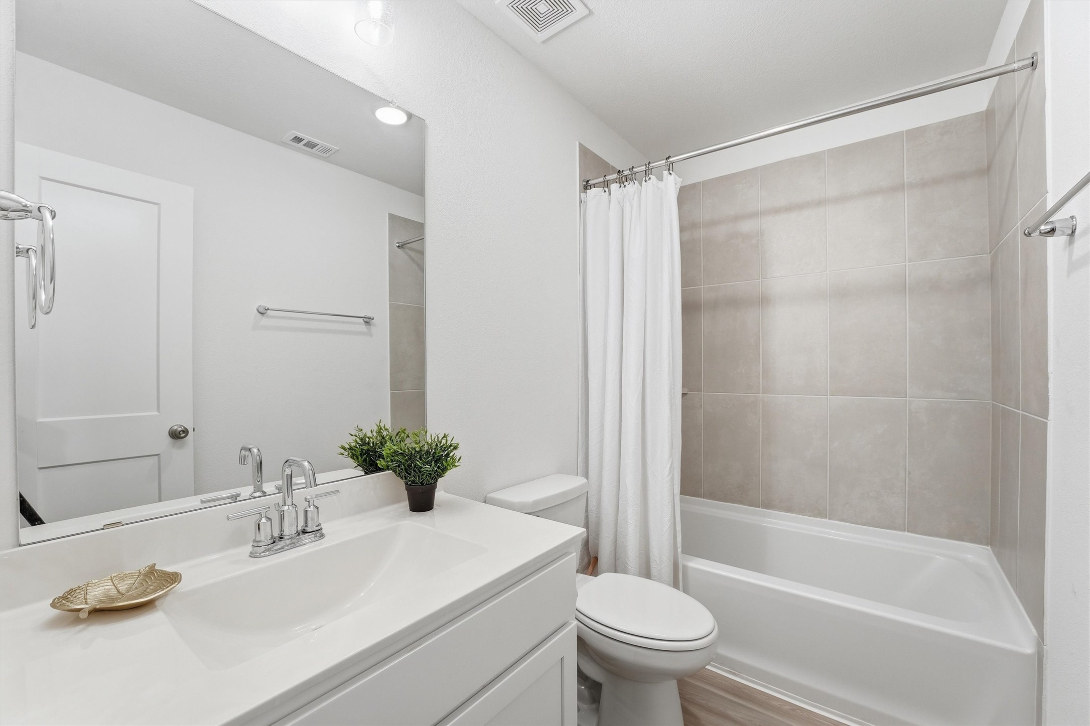 8611 Pier Cove Drive Property Photo 9