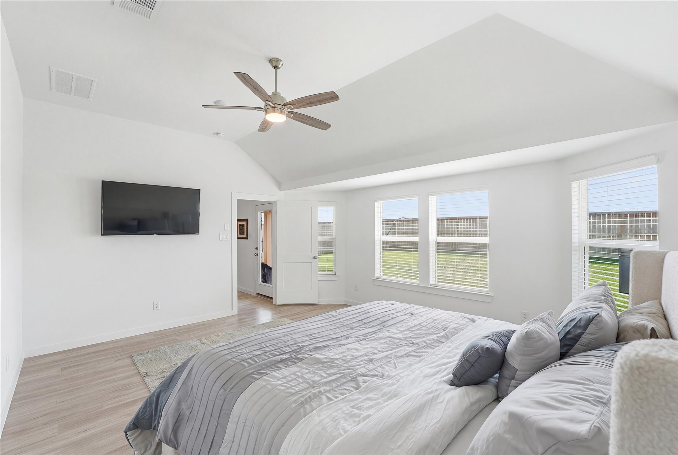8611 Pier Cove Drive Property Photo 11
