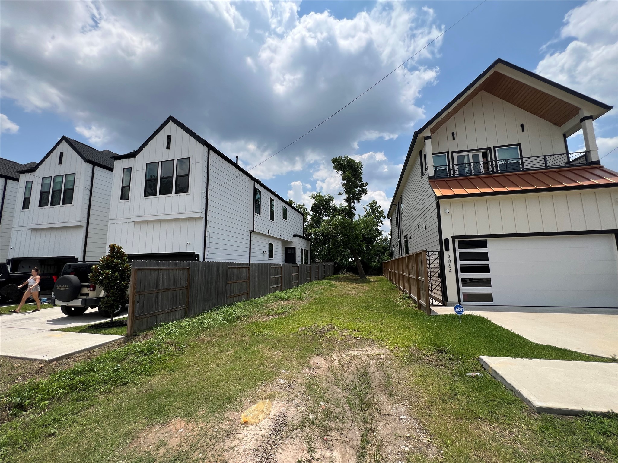 306 E 40th Street Property Photo 4