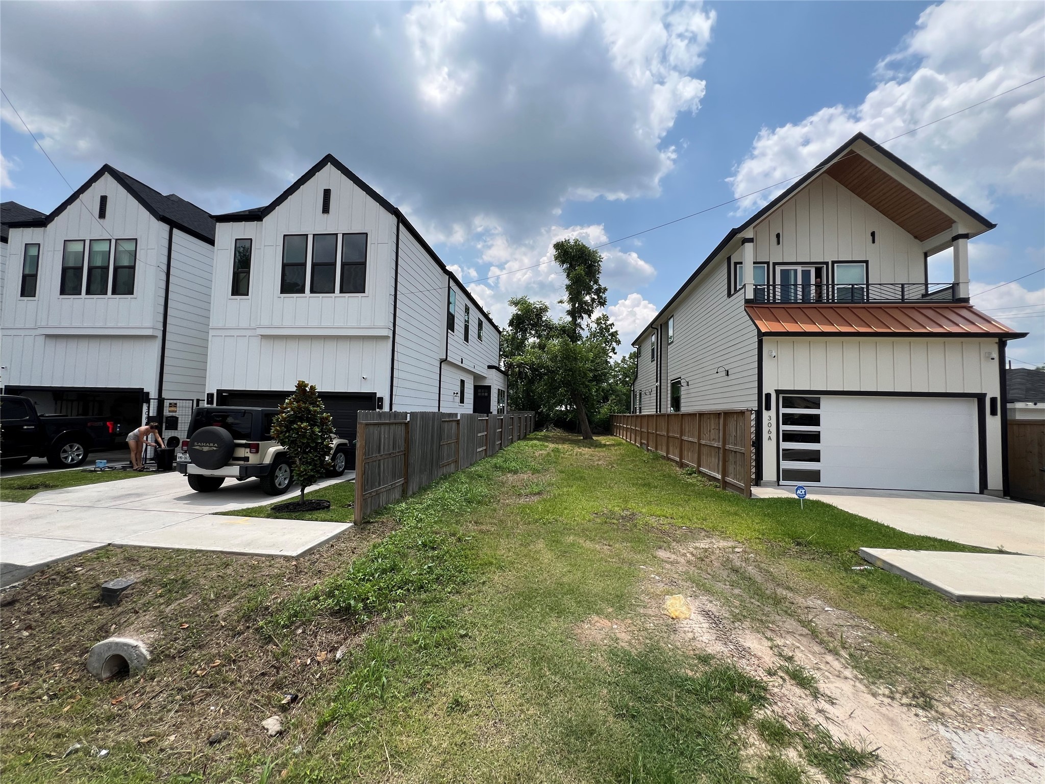 306 E 40th Street Property Photo 5