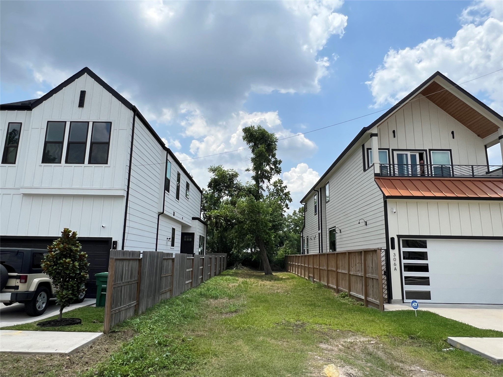 306 E 40th Street Property Photo 6