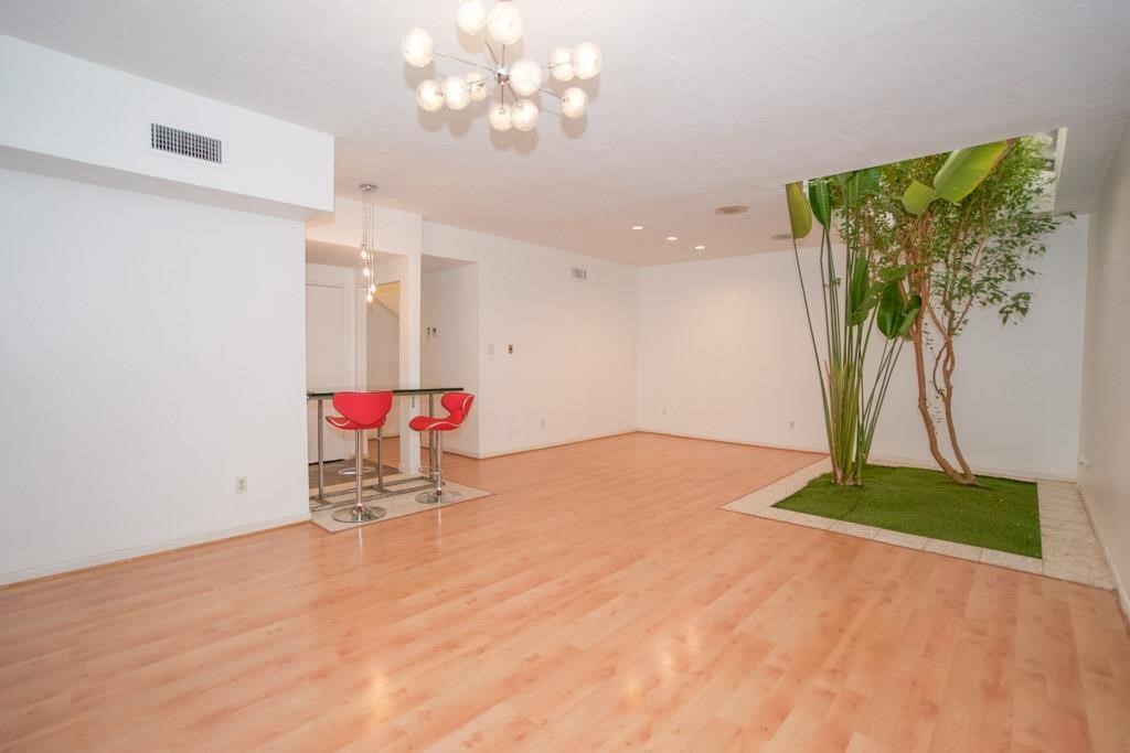 907 Hawthorne Property Photo 1