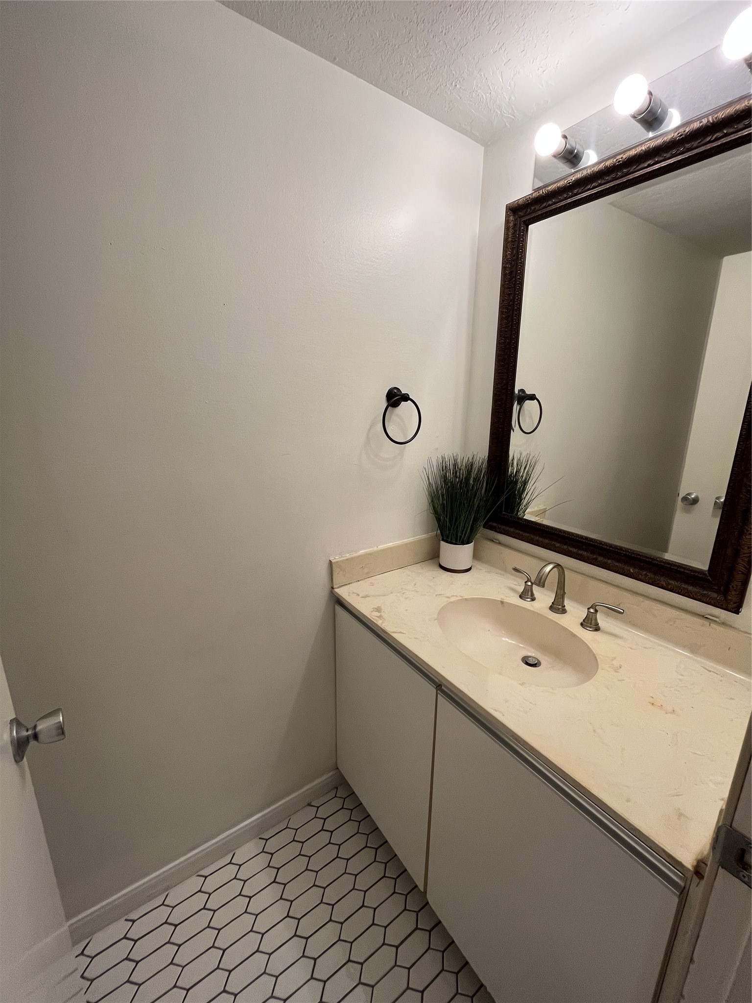 907 Hawthorne Property Photo 5