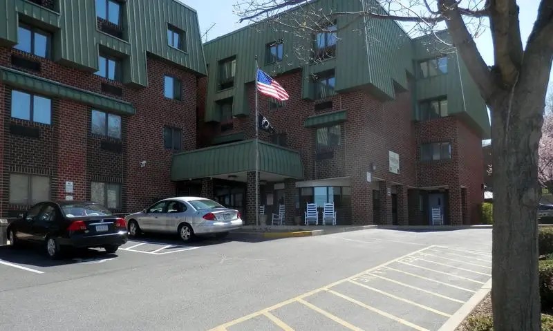 120 E Franklin St Property Photo 7