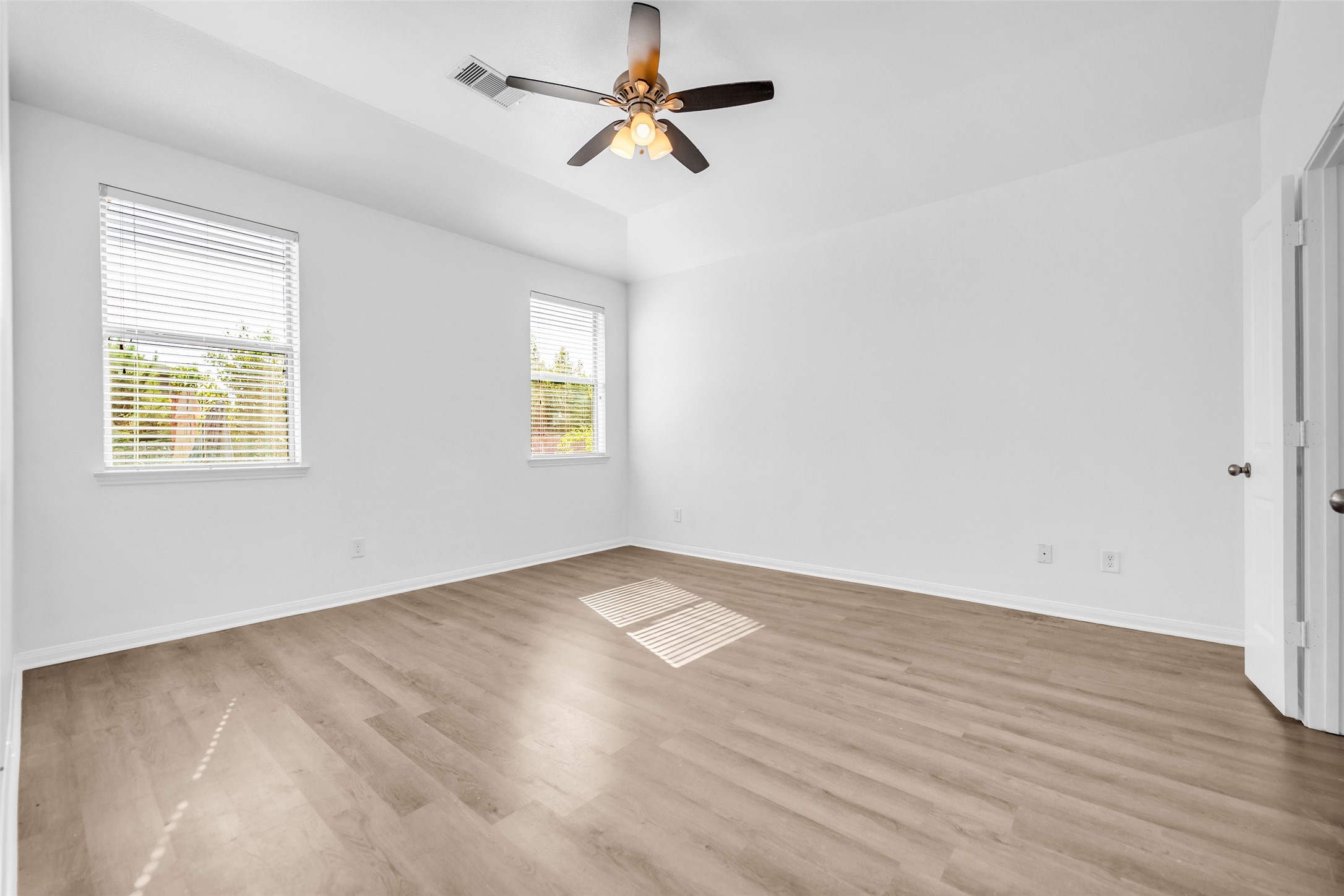 4707 Waukegan Road Property Photo 18