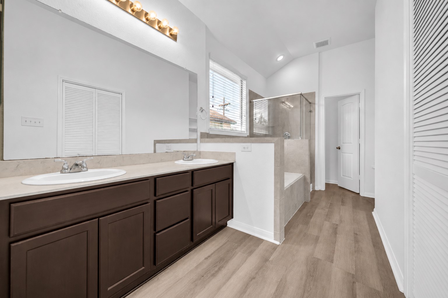 4707 Waukegan Road Property Photo 20