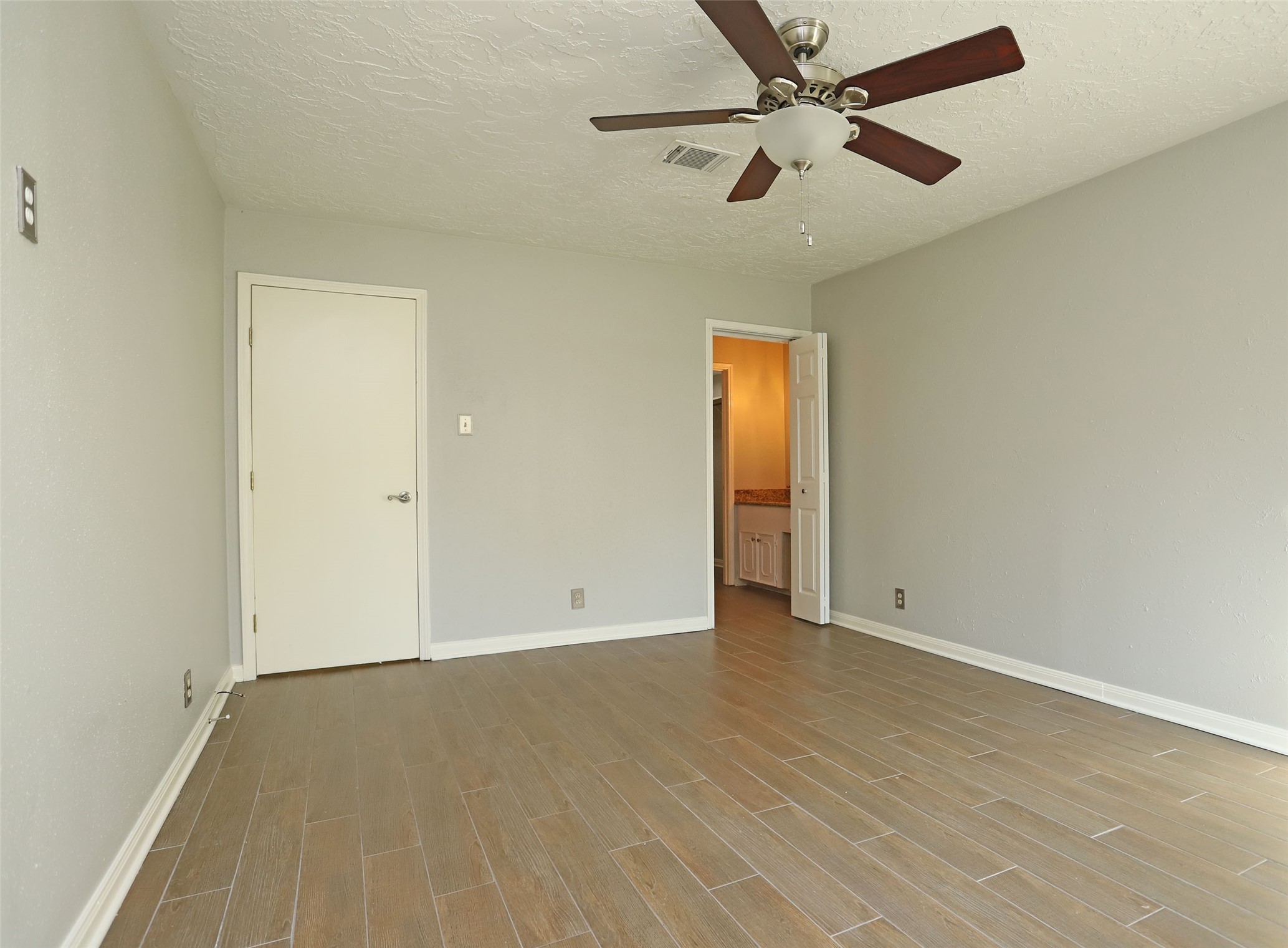 12870 Westella Drive Property Photo 11