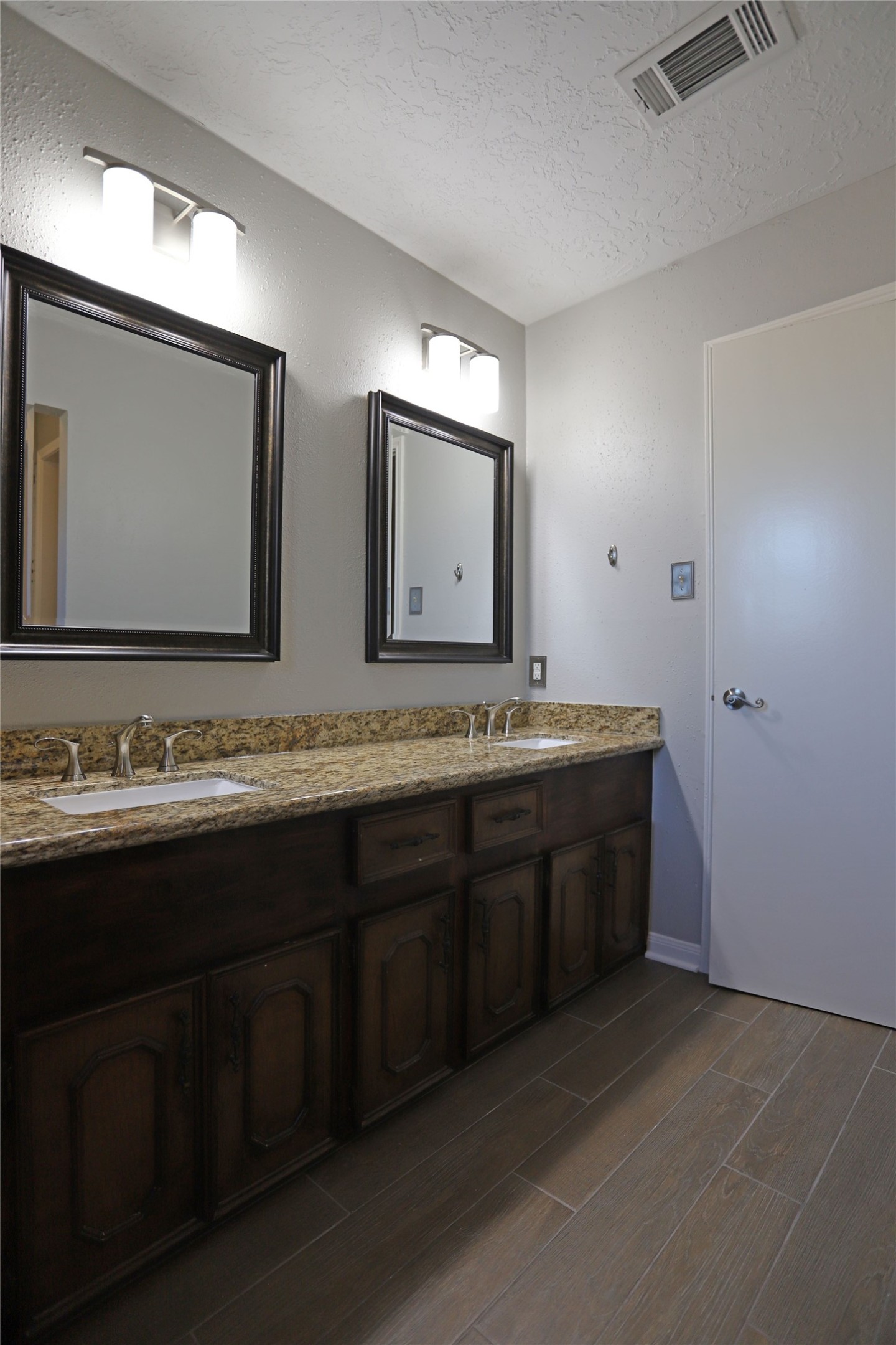 12870 Westella Drive Property Photo 20