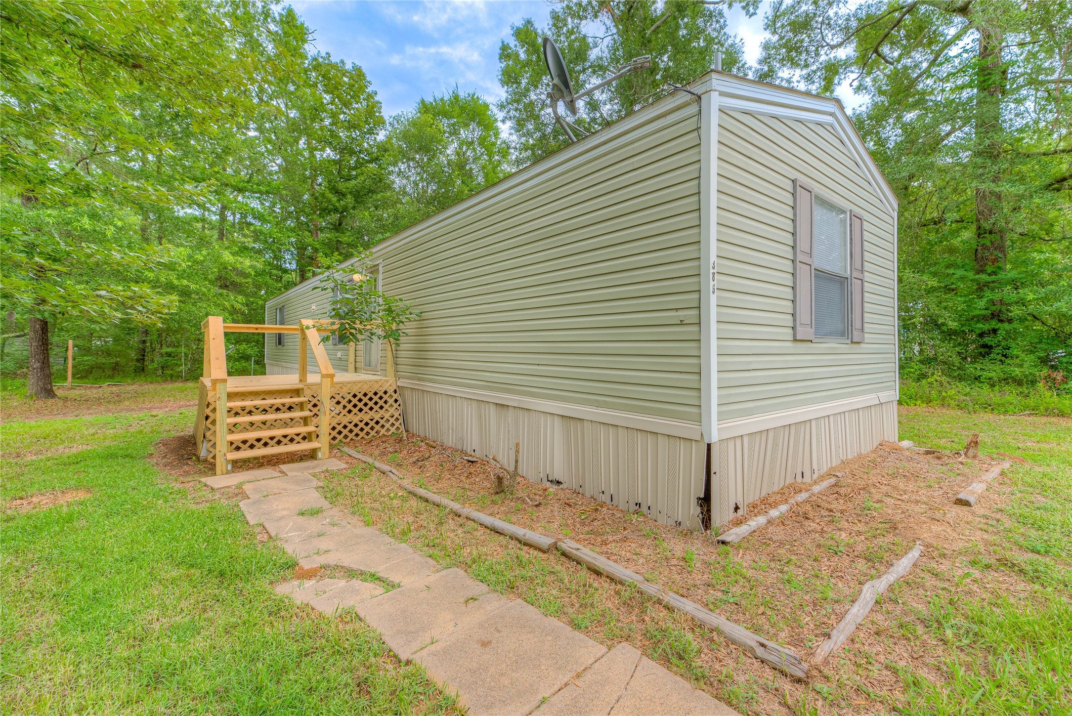 386 Ithica Property Photo 2