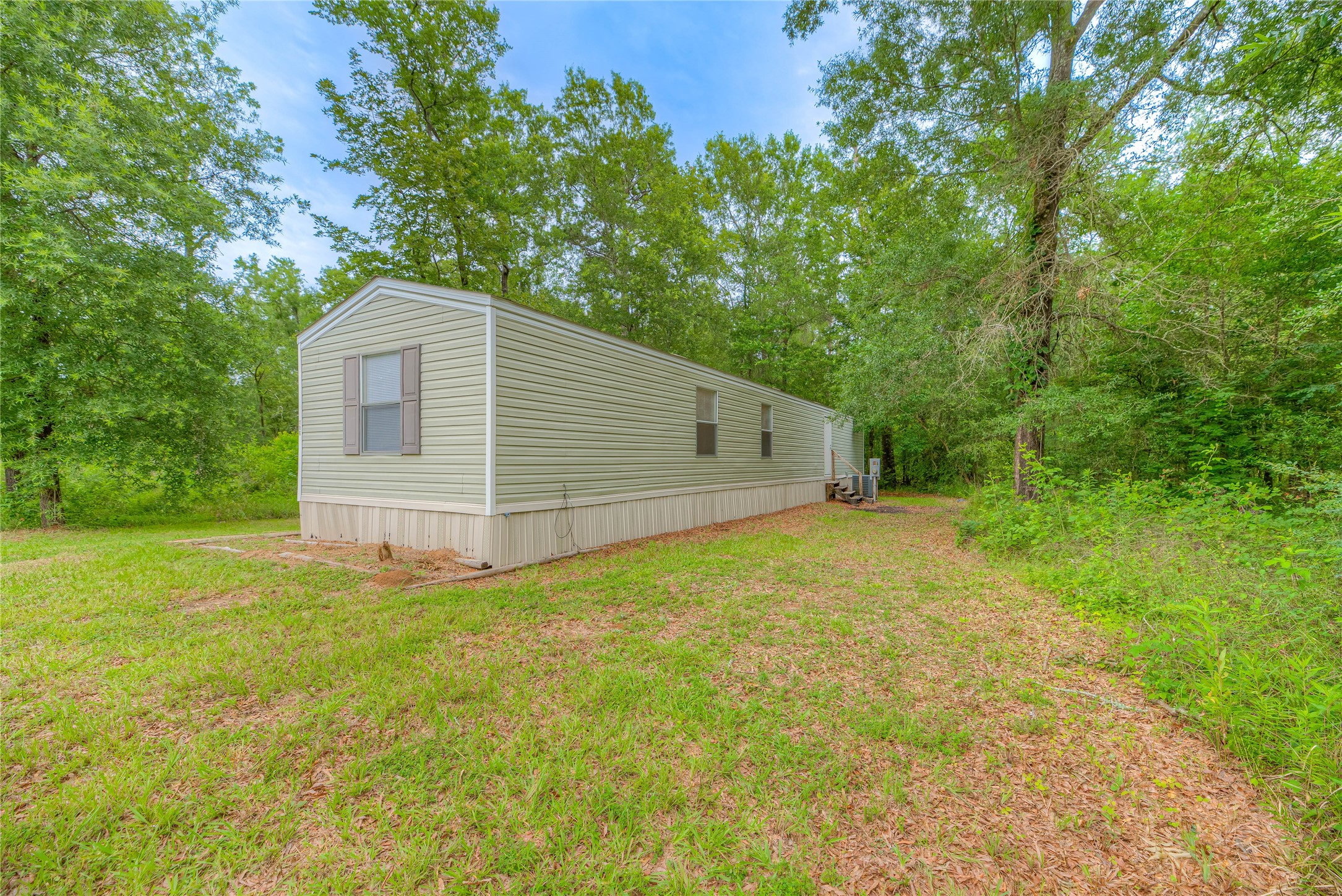 386 Ithica Property Photo 3