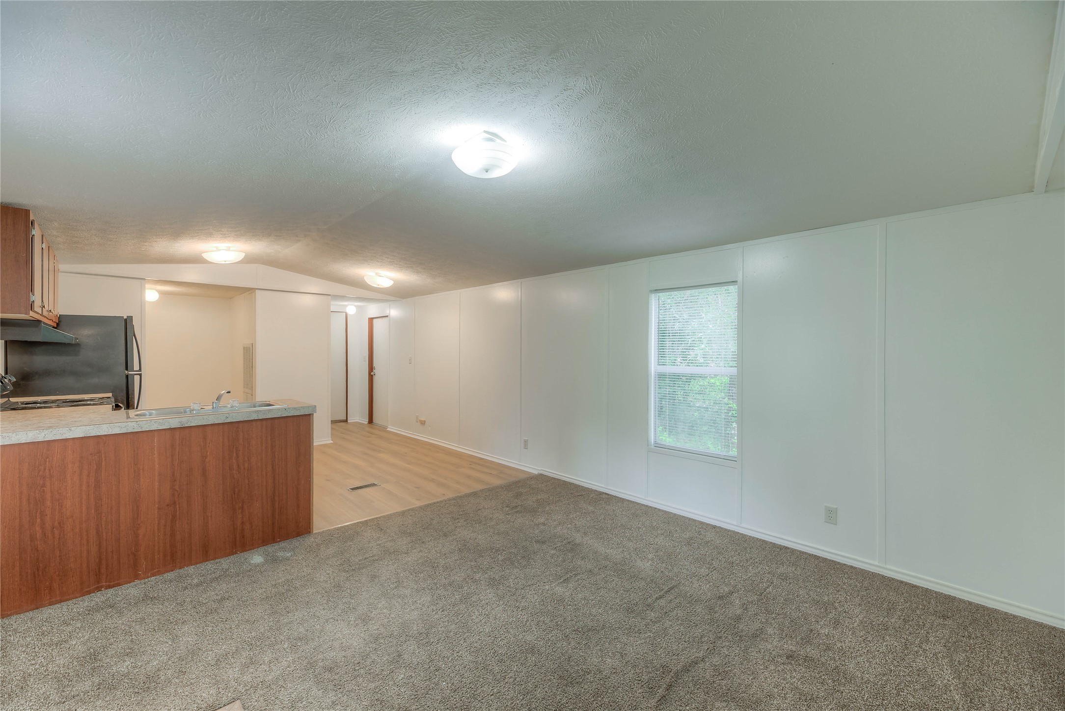 386 Ithica Property Photo 4