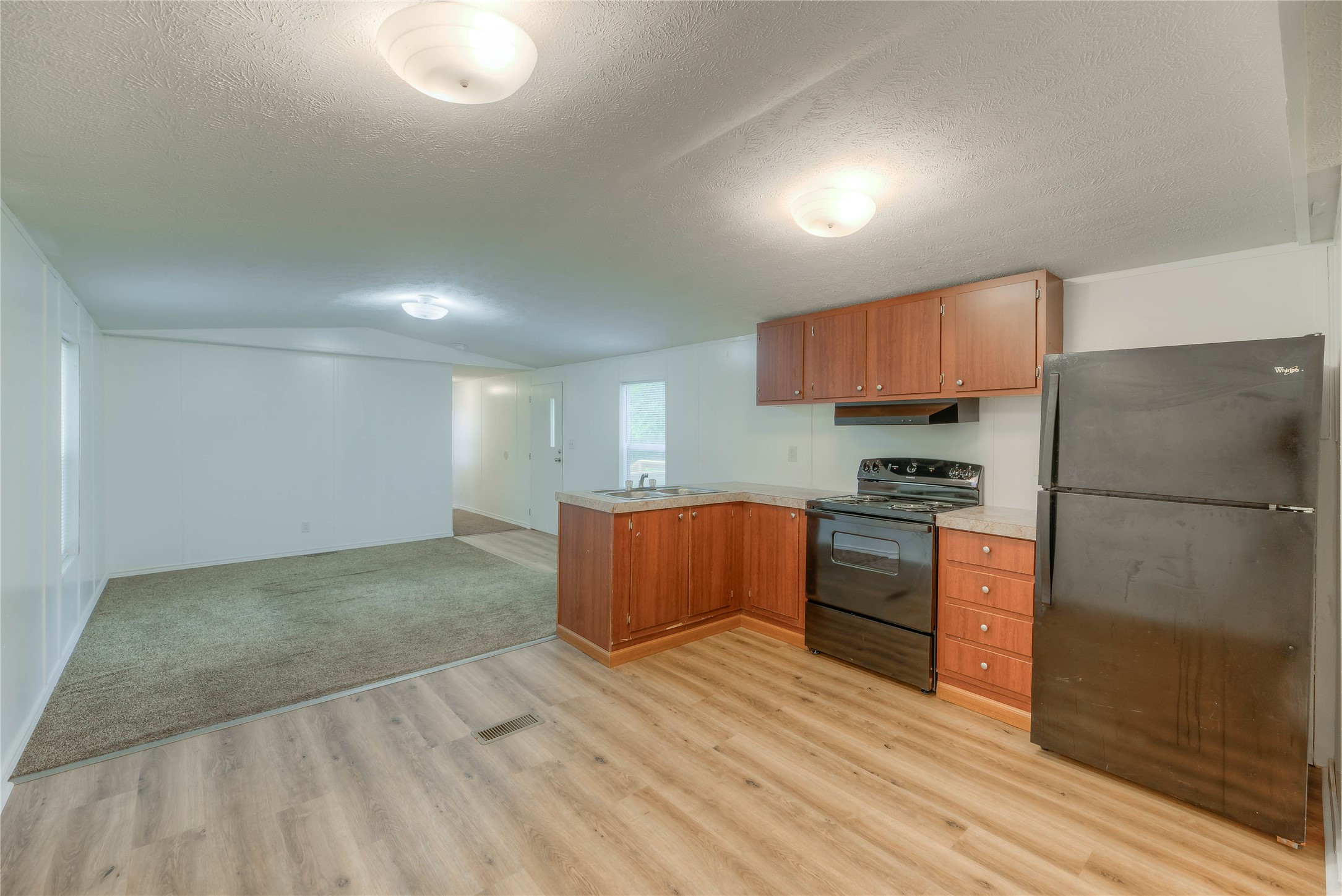 386 Ithica Property Photo 7