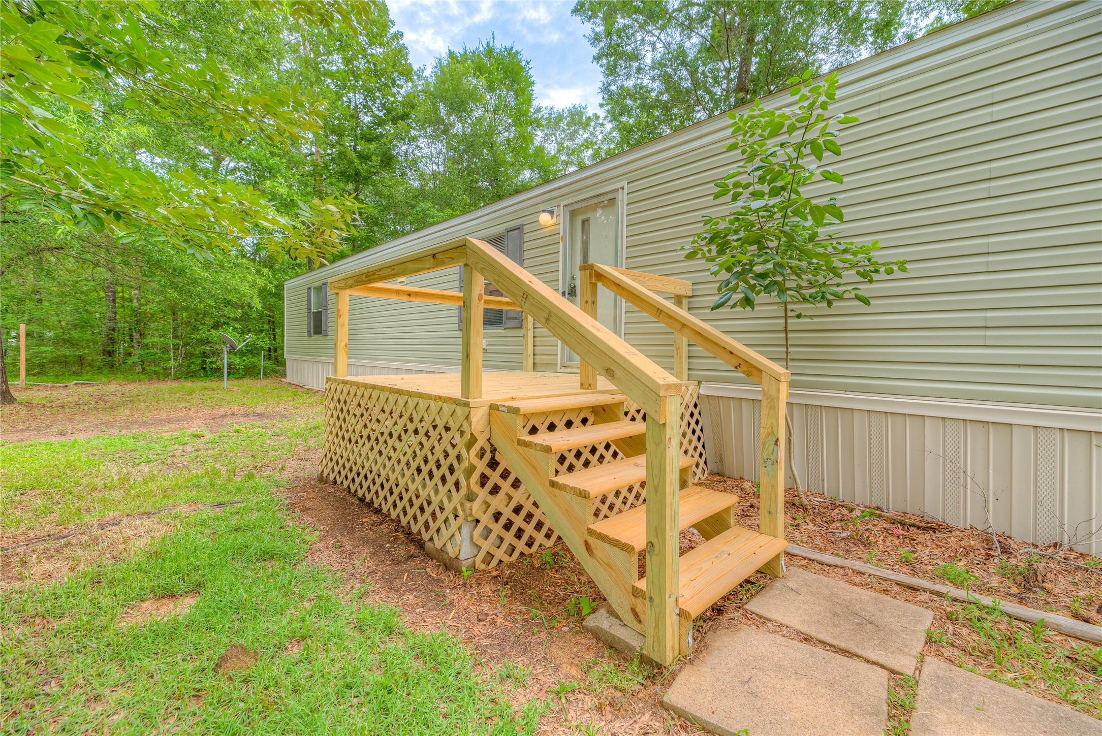 386 Ithica Property Photo 14