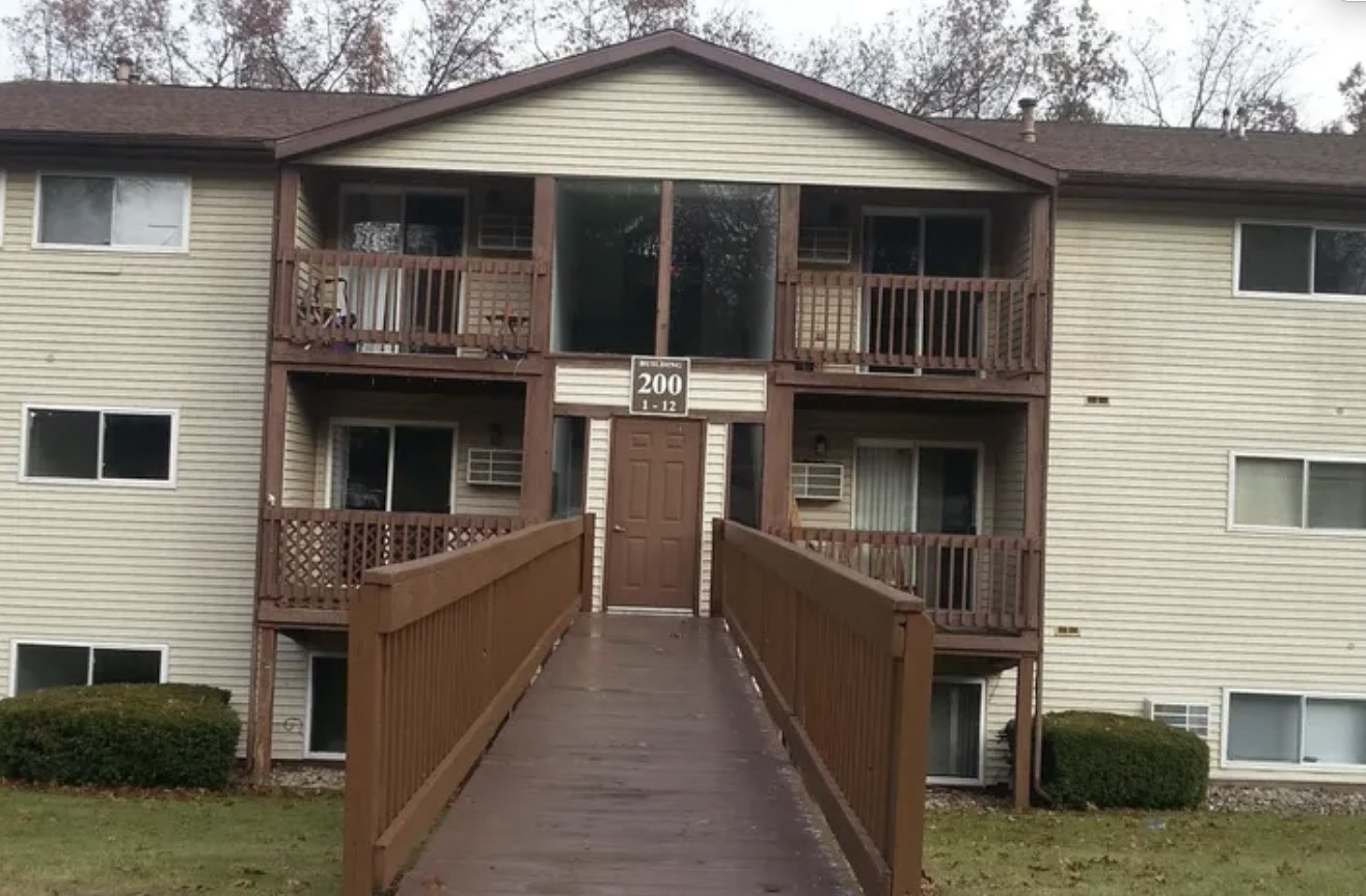 300 Sand Hill Manor Drive Property Photo 3