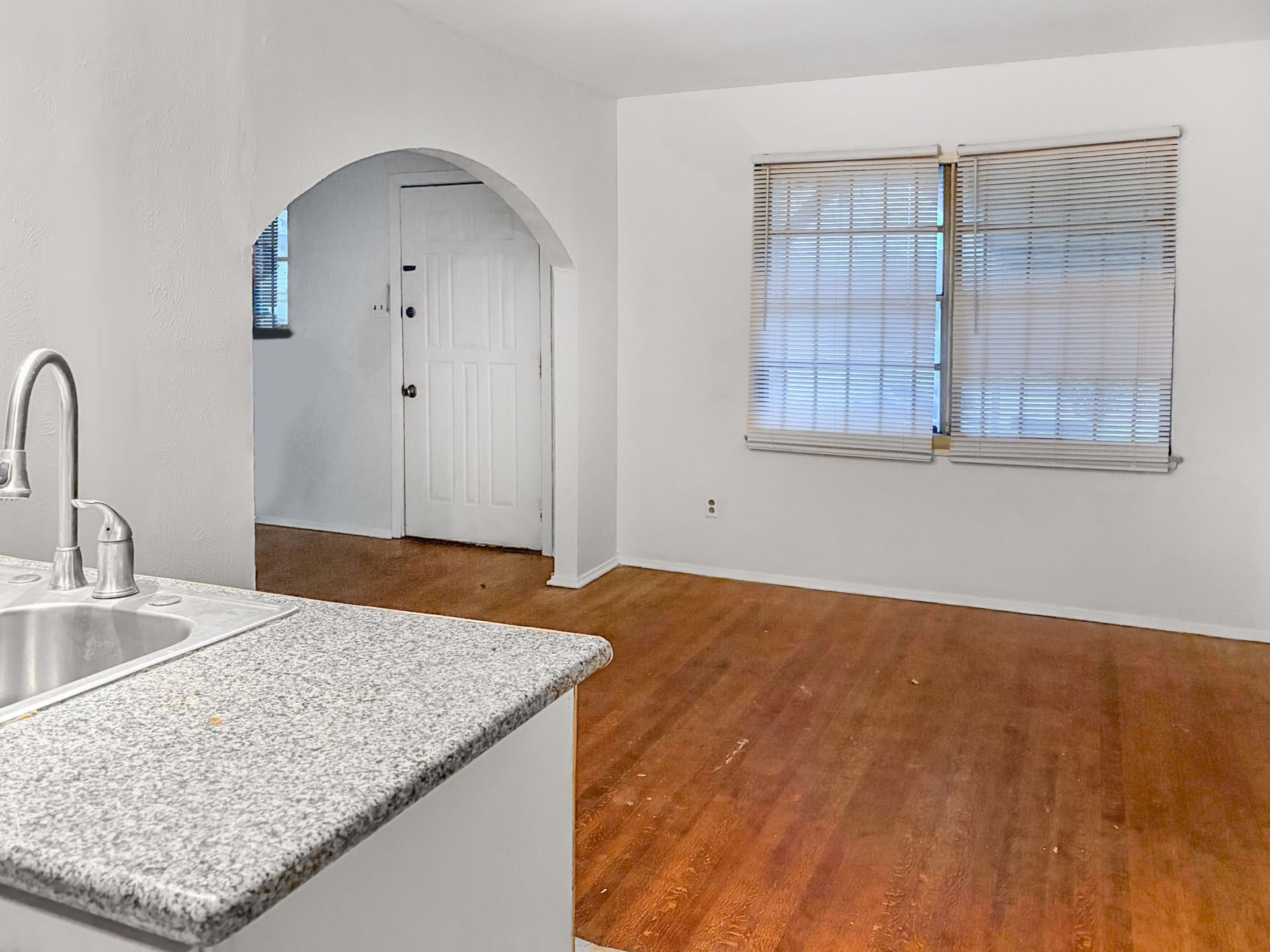 4423 Holloway Drive Property Photo 4