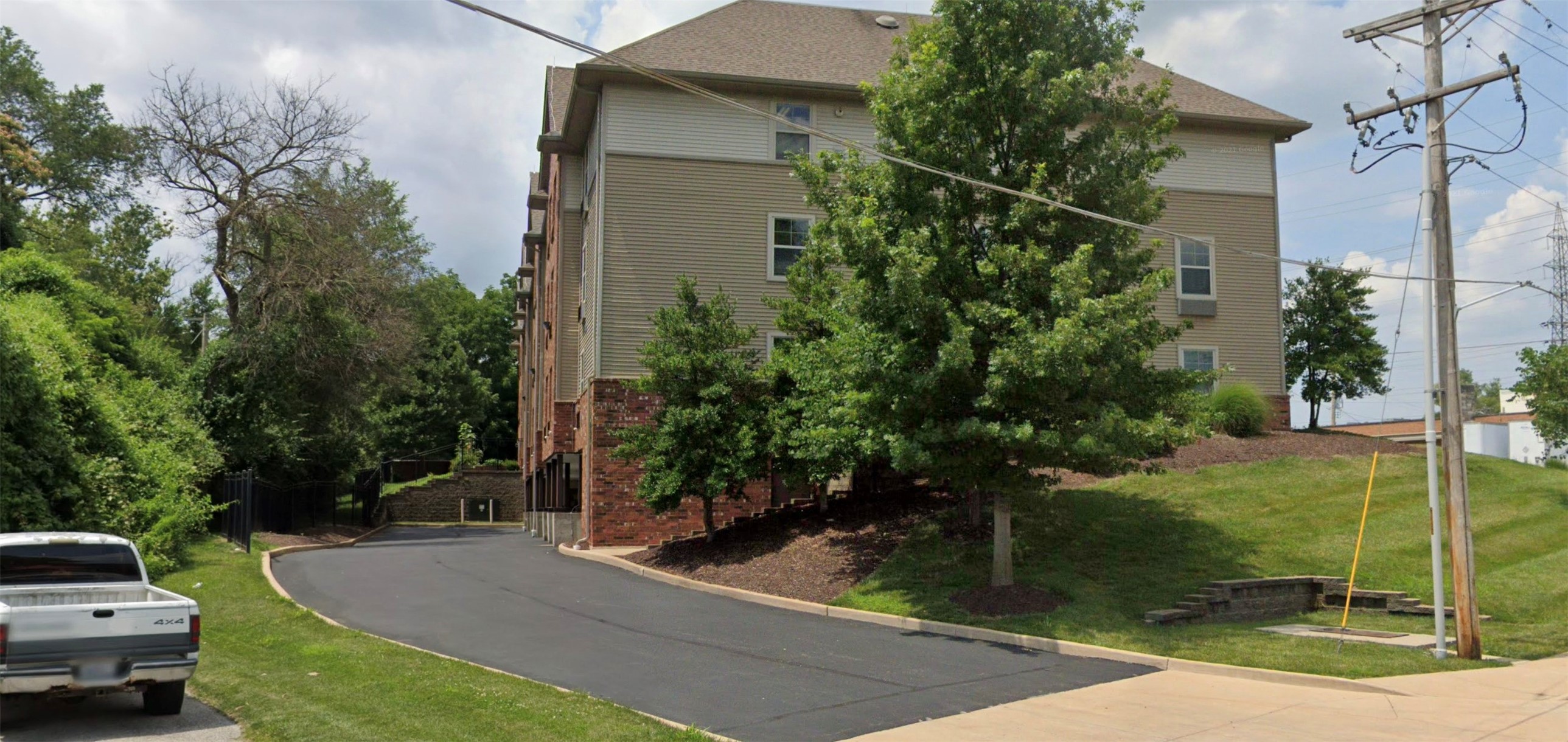 7550 Page Ave Property Photo 5