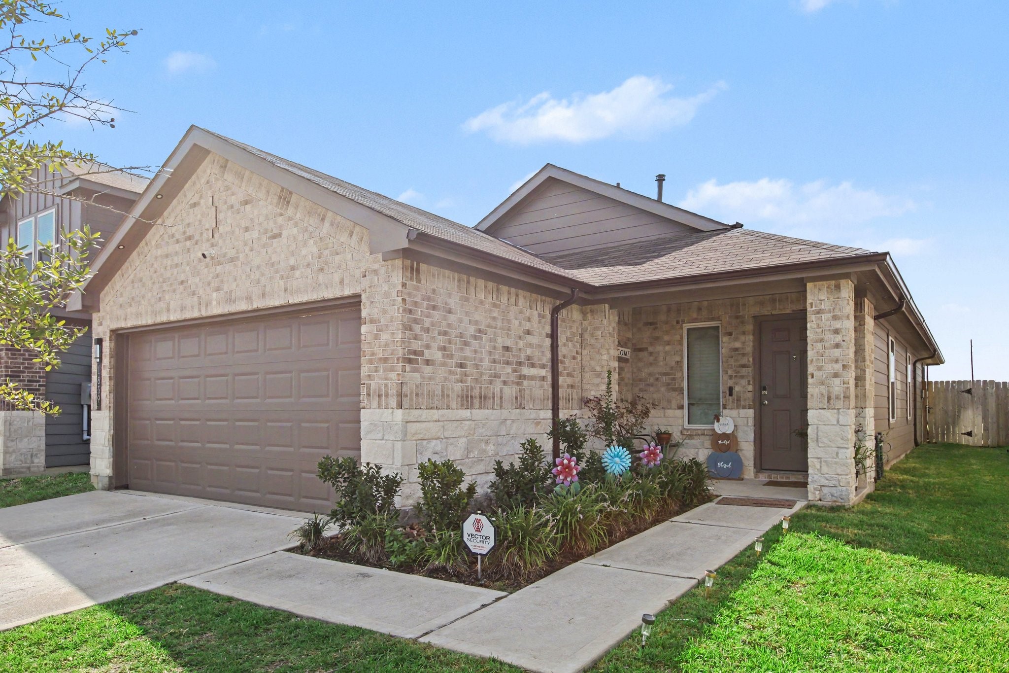 1839 Laurel Valley Drive Property Photo 3