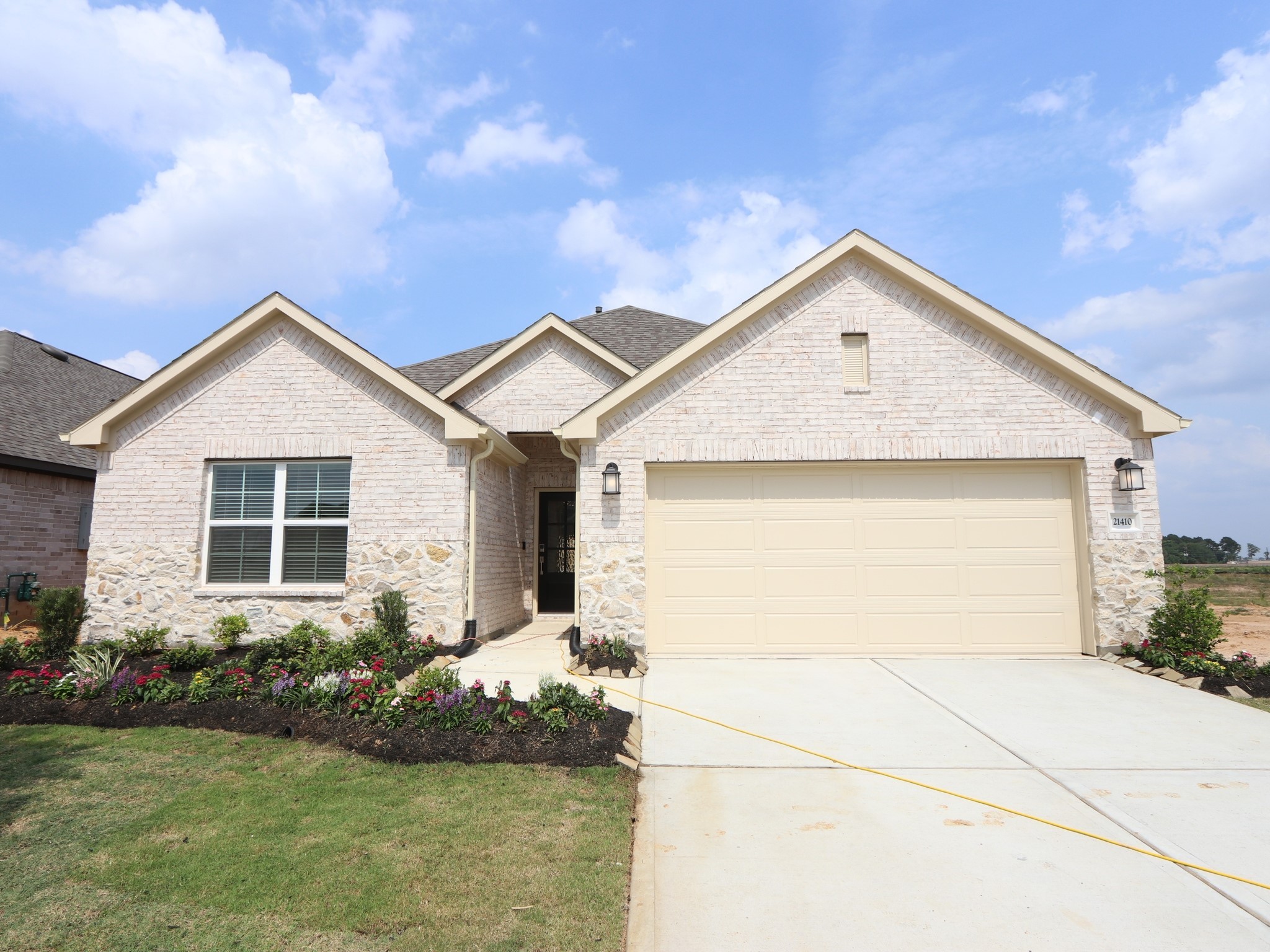 21410 Villa Spruce Lane Property Photo 1