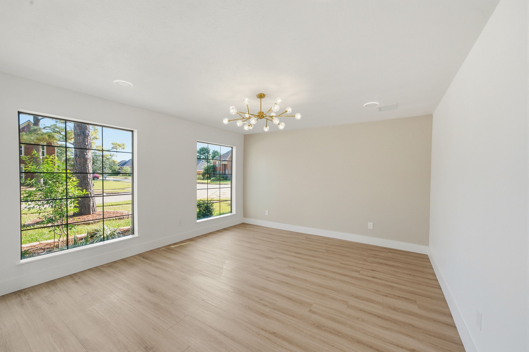 2304 Eagles Way Property Photo 15