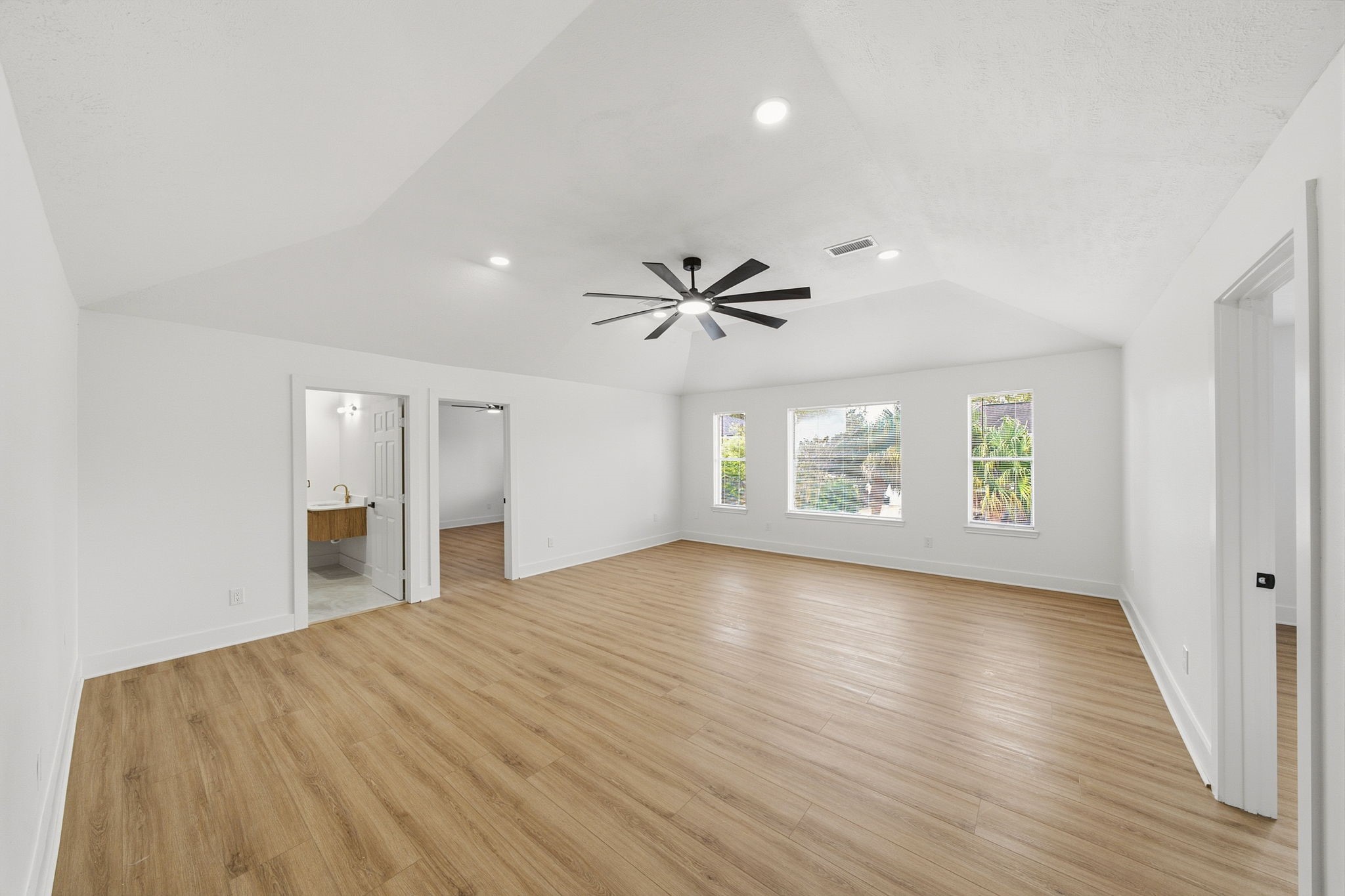 2304 Eagles Way Property Photo 16