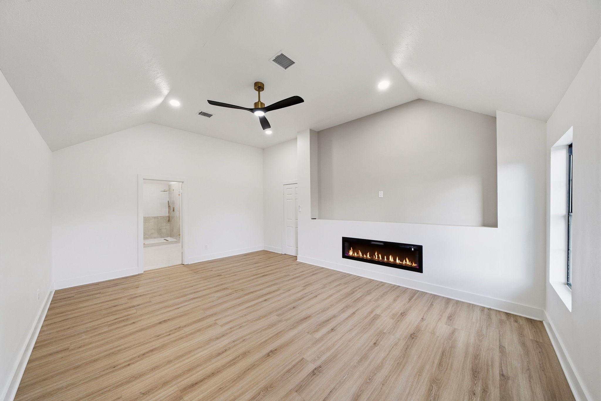 2304 Eagles Way Property Photo 29