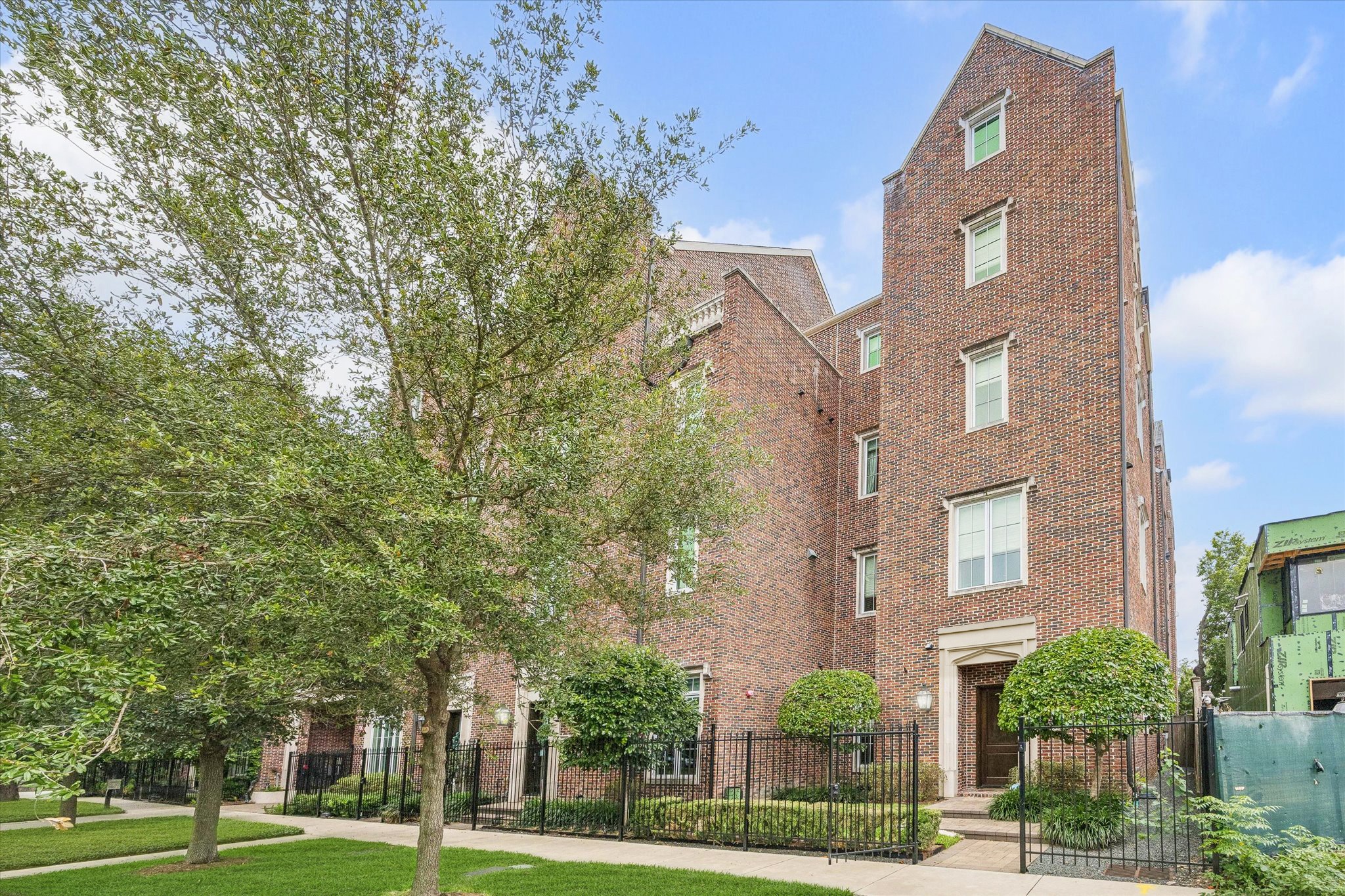 415 Lovett Boulevard E Property Photo 1