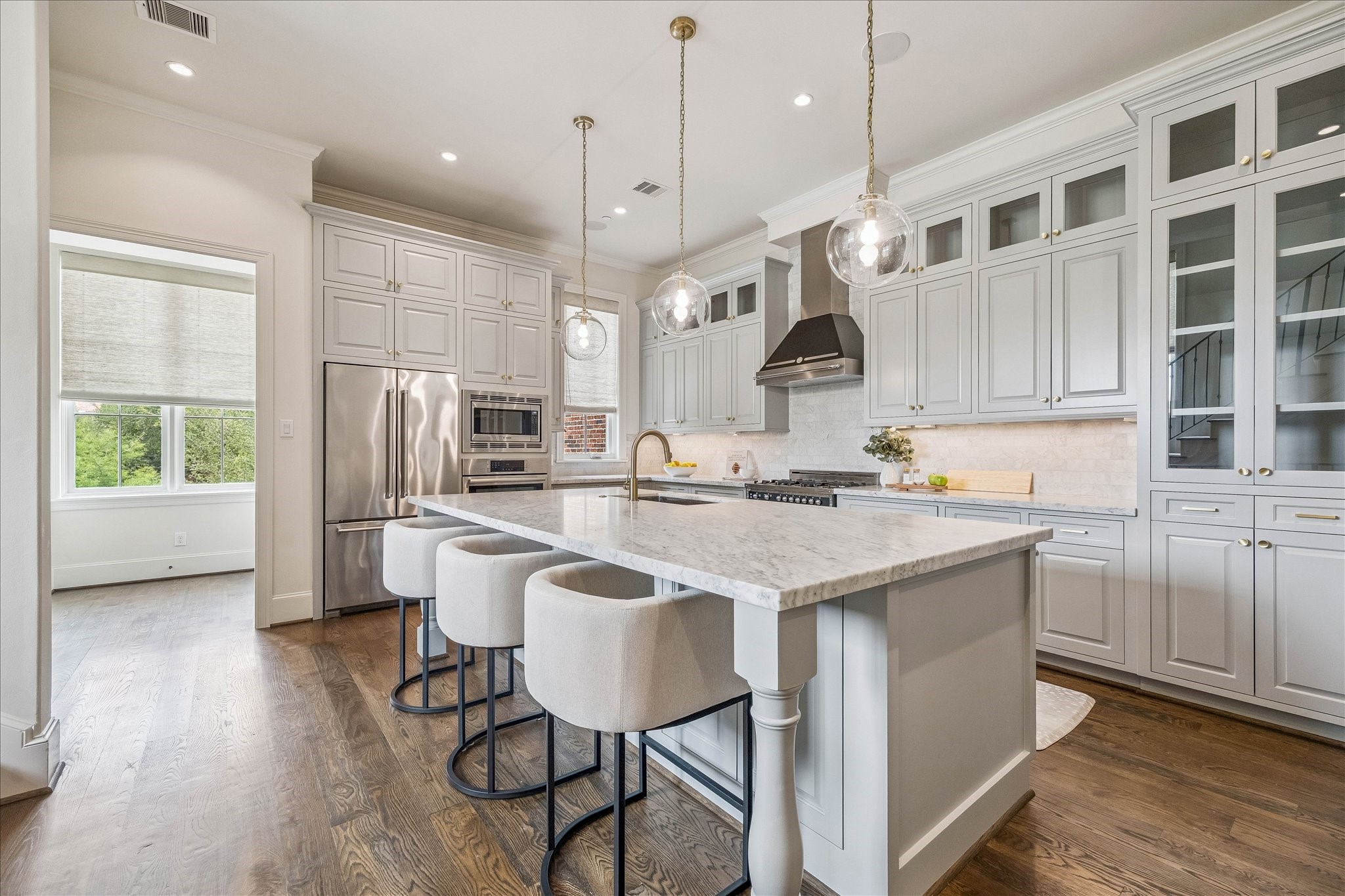 415 Lovett Boulevard E Property Photo 8