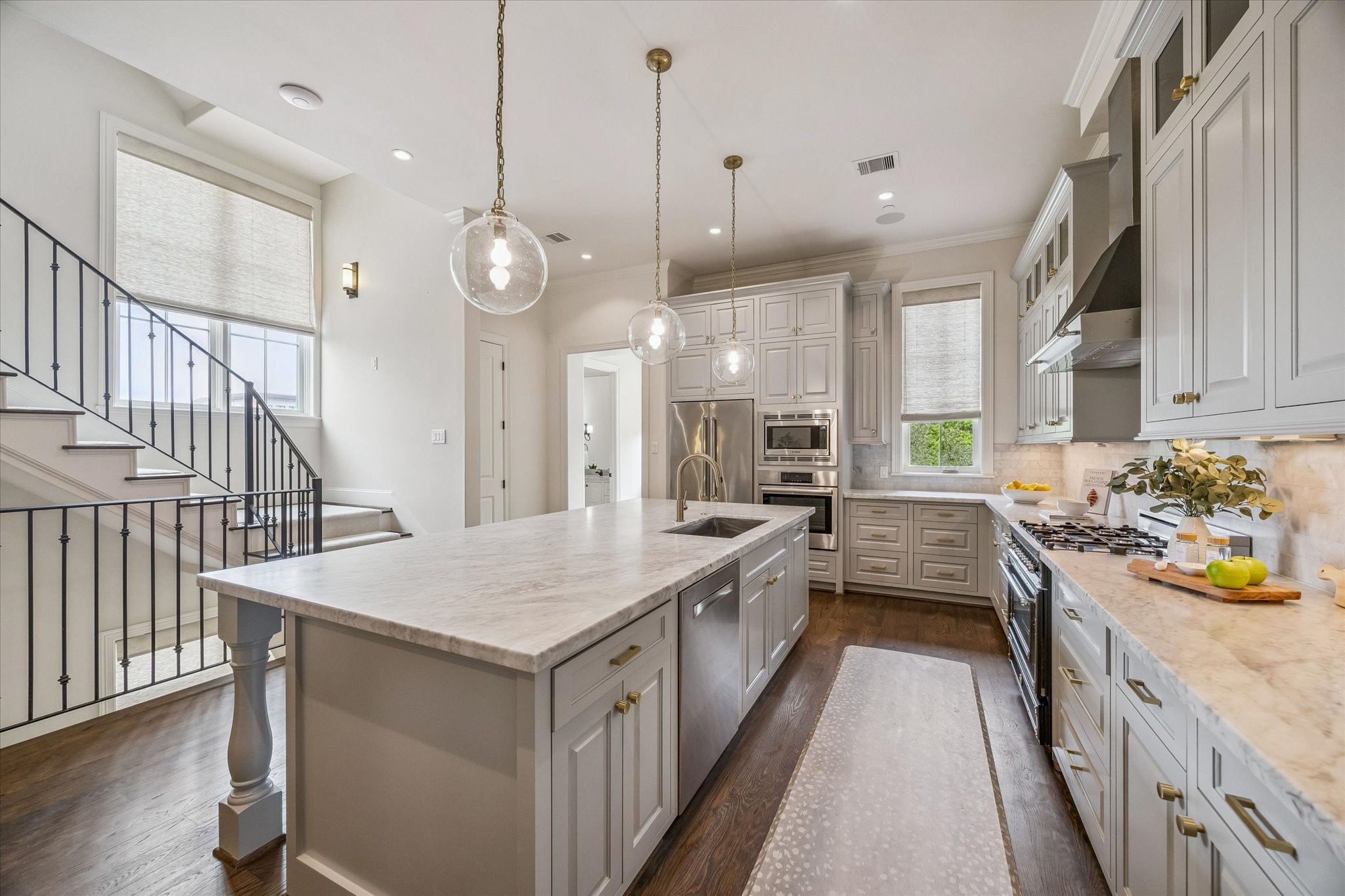 415 Lovett Boulevard E Property Photo 10