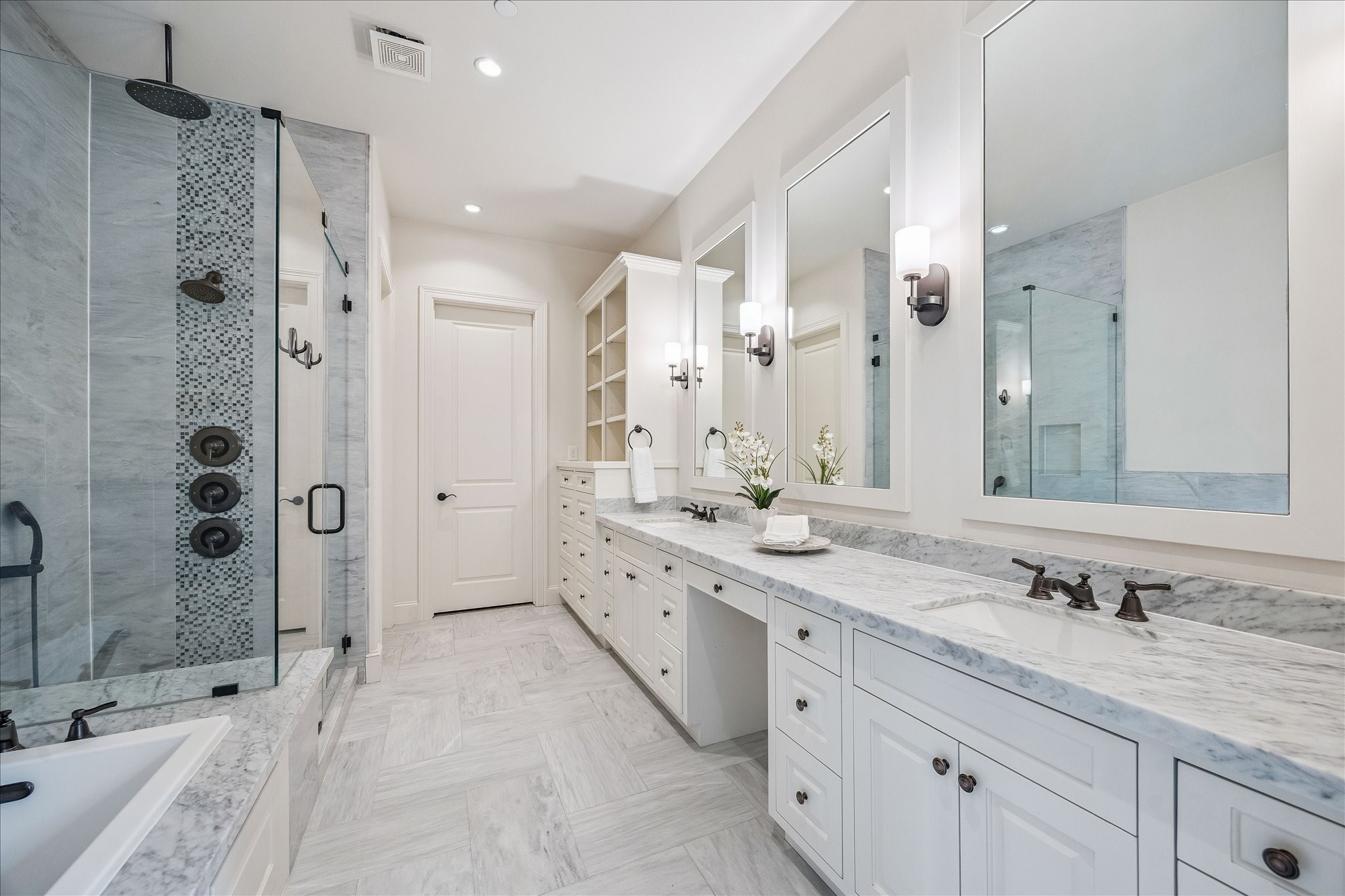 415 Lovett Boulevard E Property Photo 14