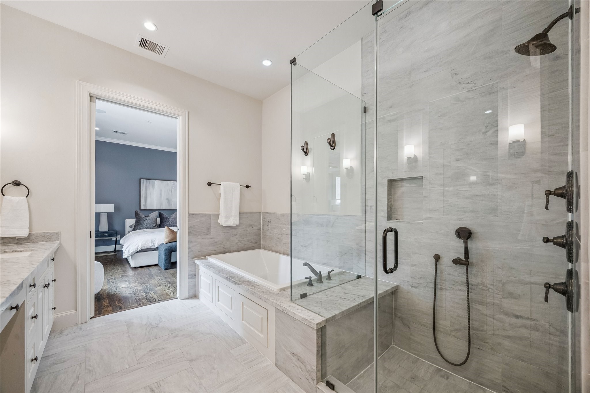 415 Lovett Boulevard E Property Photo 15