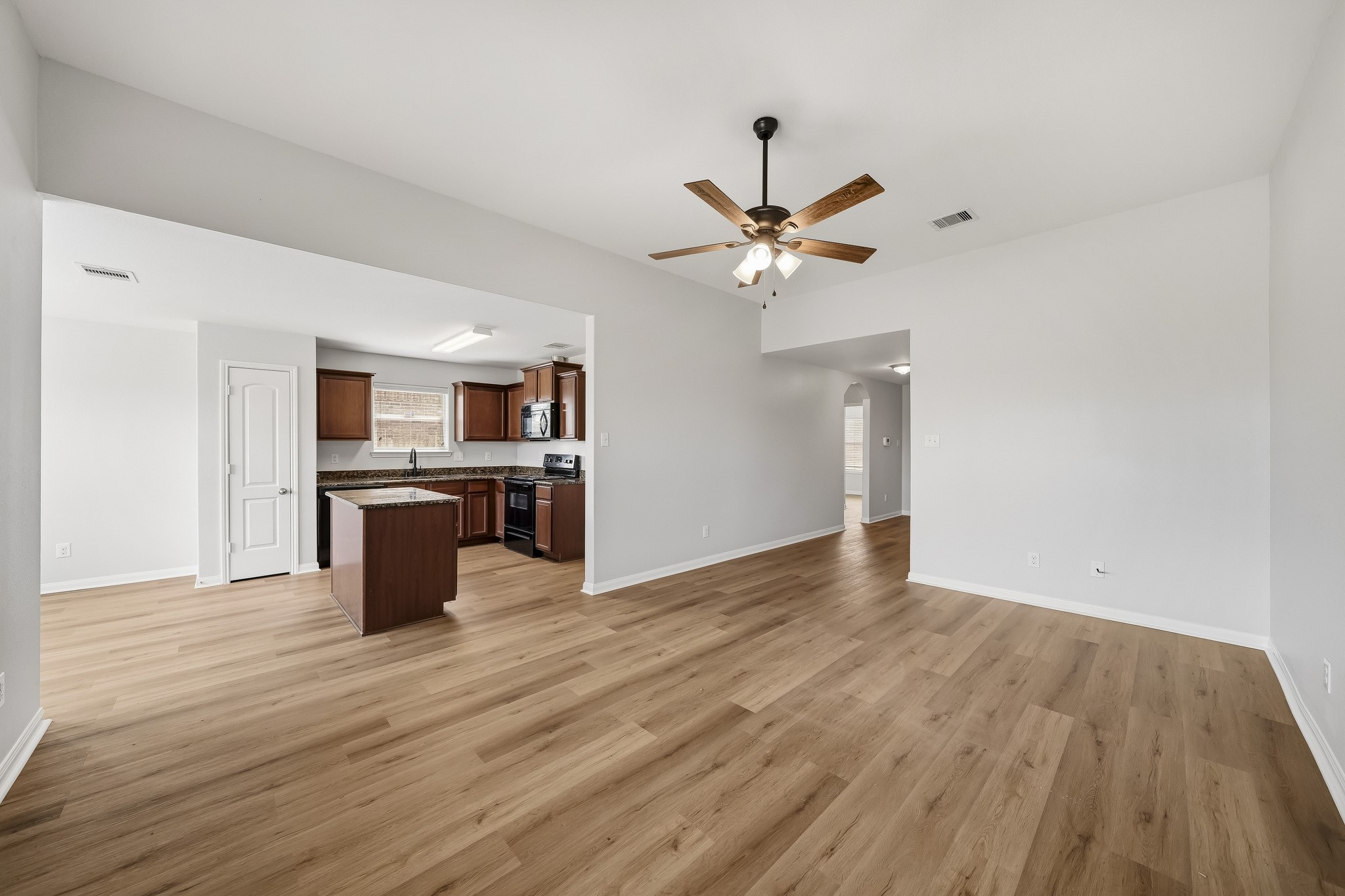 7203 Montclair Peak Lane Property Photo 3