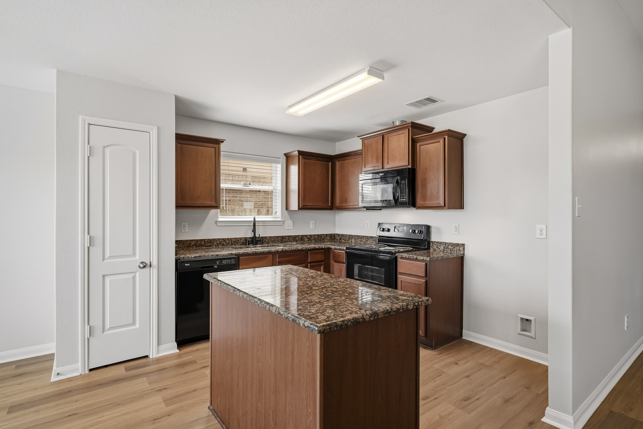 7203 Montclair Peak Lane Property Photo 4