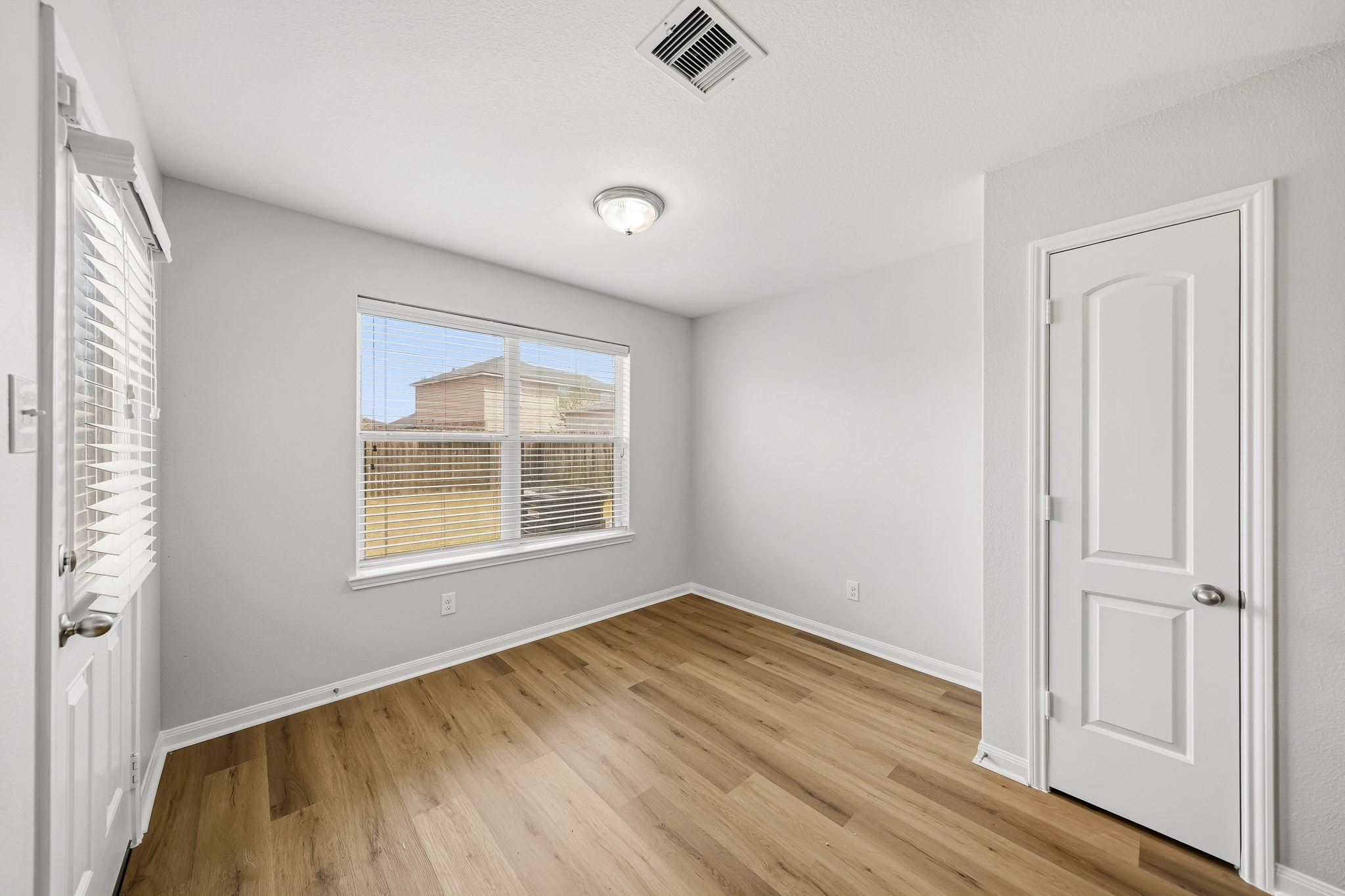 7203 Montclair Peak Lane Property Photo 13