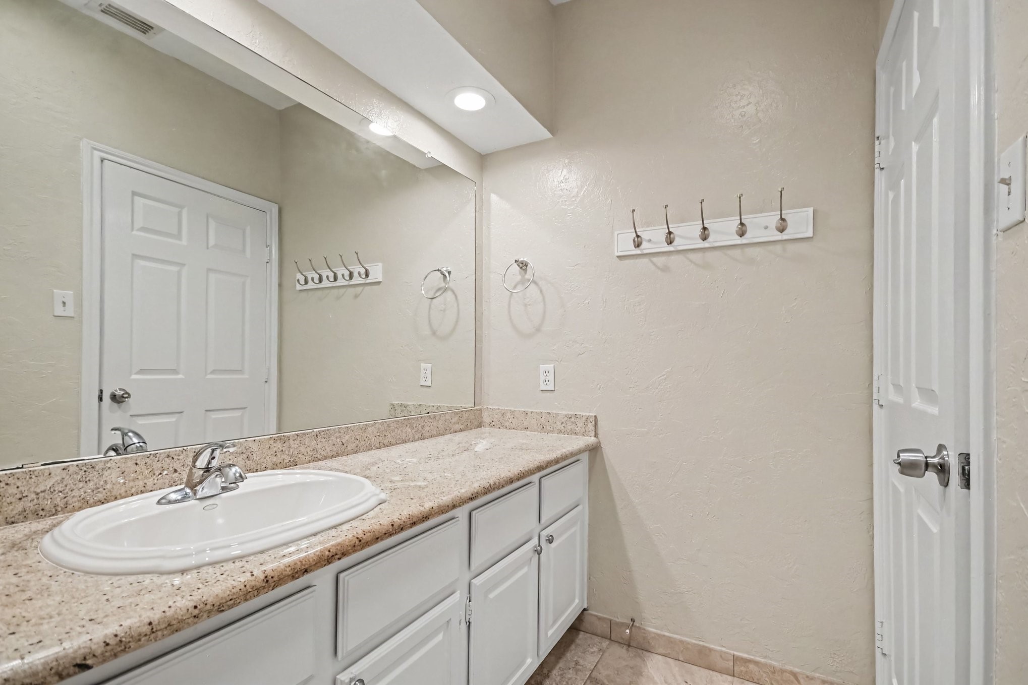 15814 Lake Lodge Drive Property Photo 27