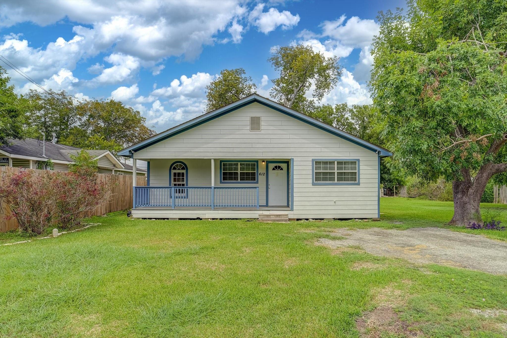 612 Harvey Street, Clute Tx 77531 Property Photo 1