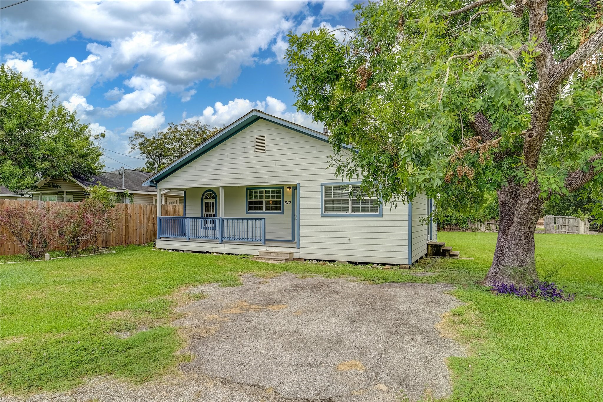 612 Harvey Street Property Photo 3