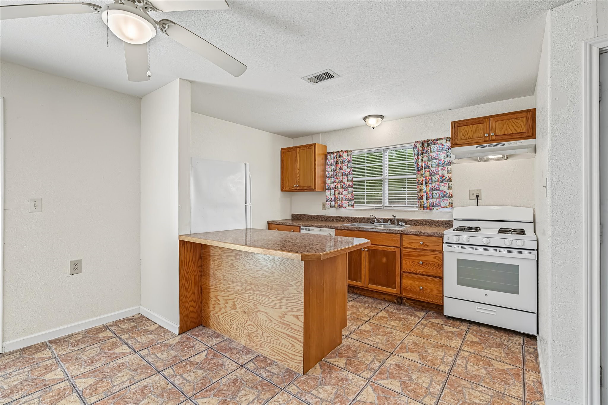 612 Harvey Street Property Photo 9