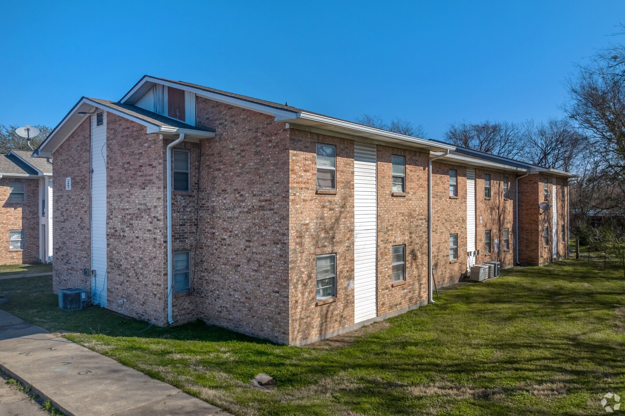 520 Laredo St Property Photo 3