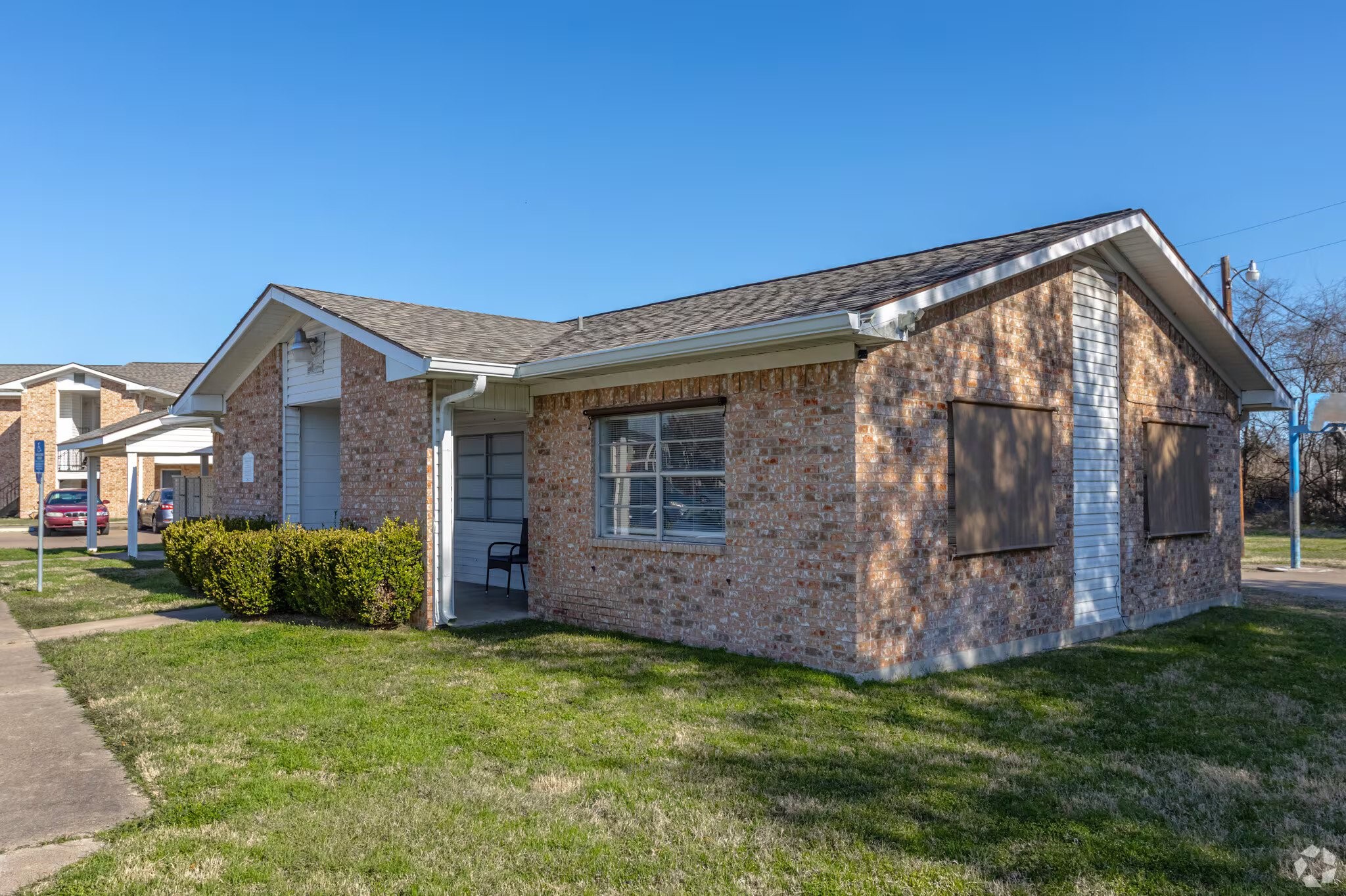520 Laredo St Property Photo 4